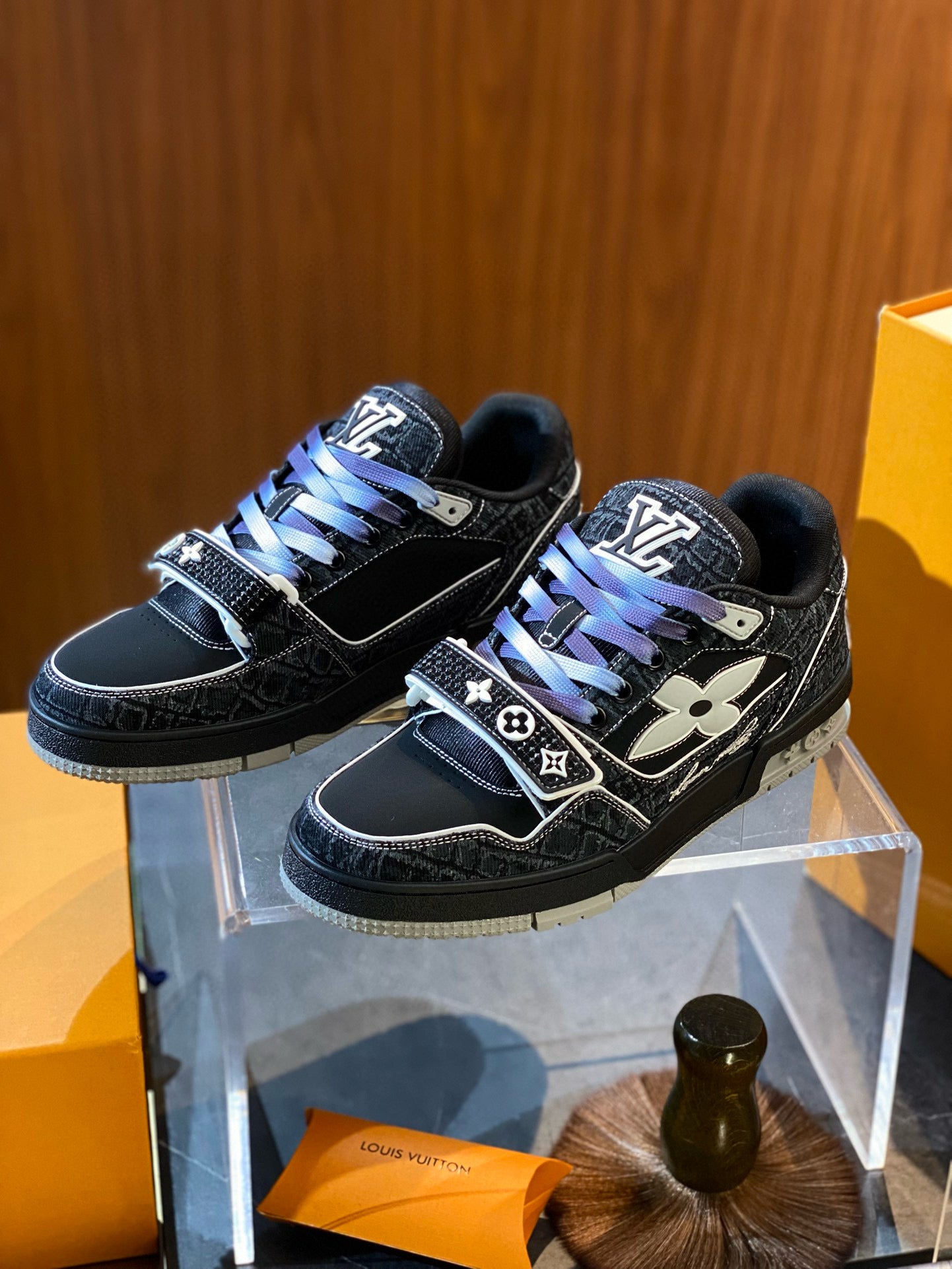LOU TRAINERS
