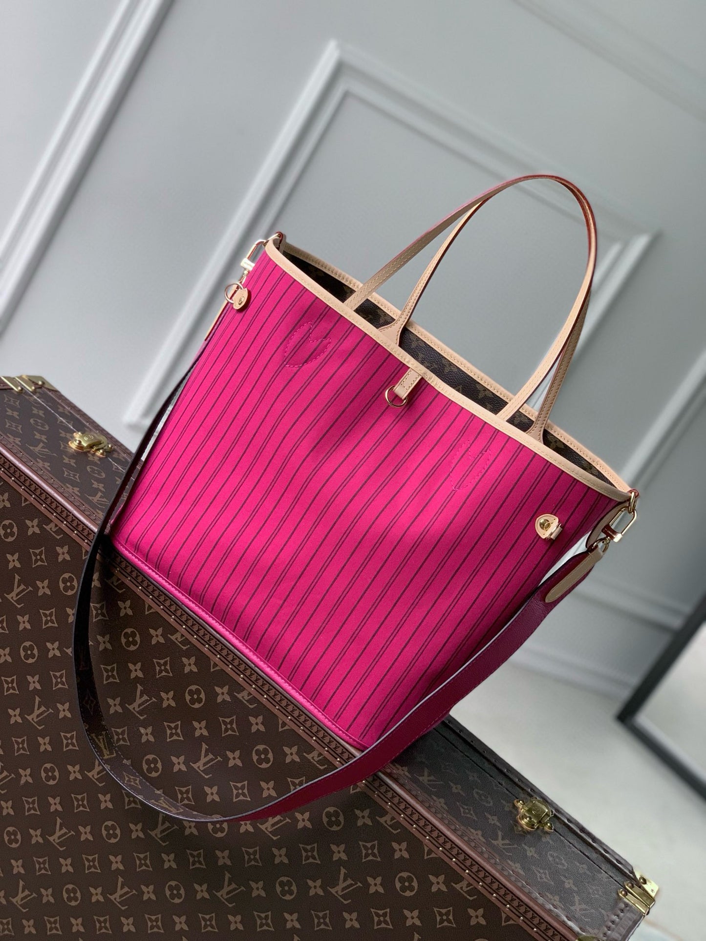 LOU NEVERFULL INSIDE OUT MM TOTE BAG