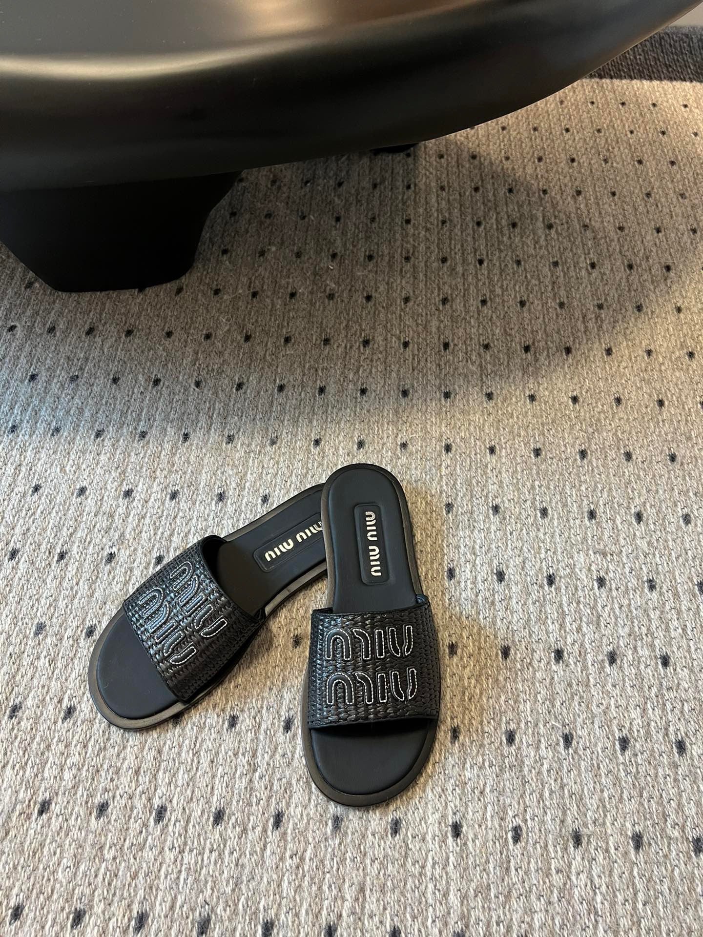 MIU M SLIDES