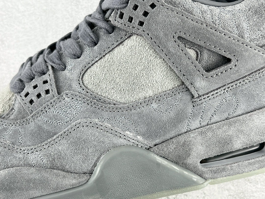 NIKE JORDAN 4