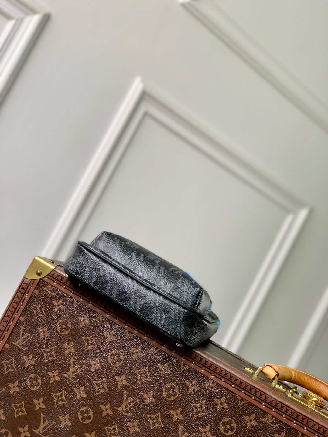 LOU AVENUE PM SLING BAG