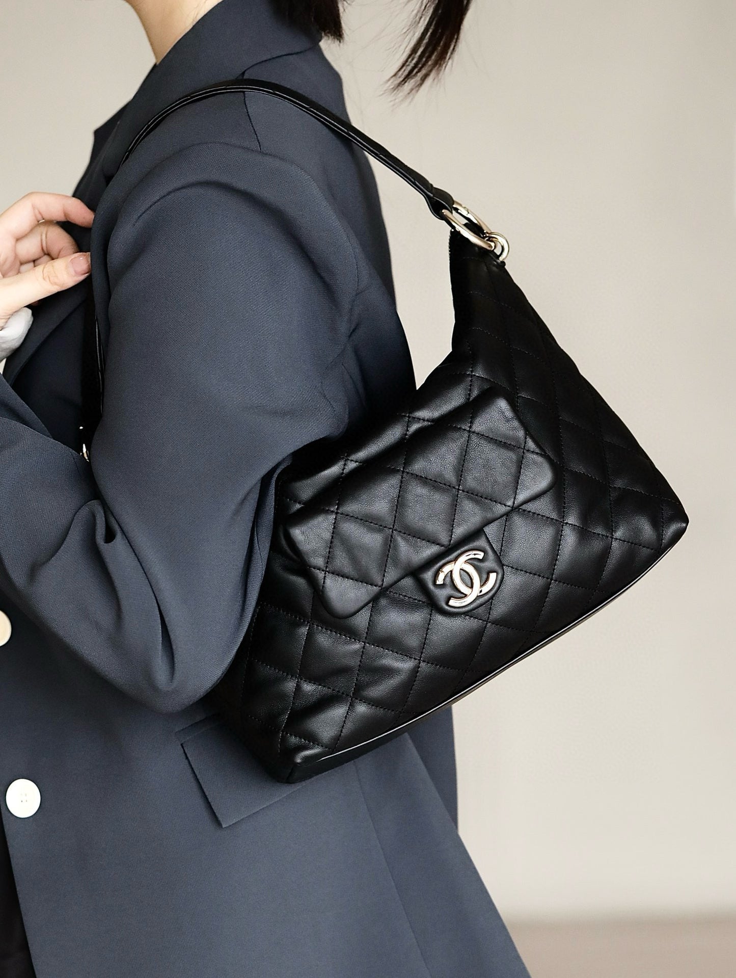 CC 23B HOBO BAG