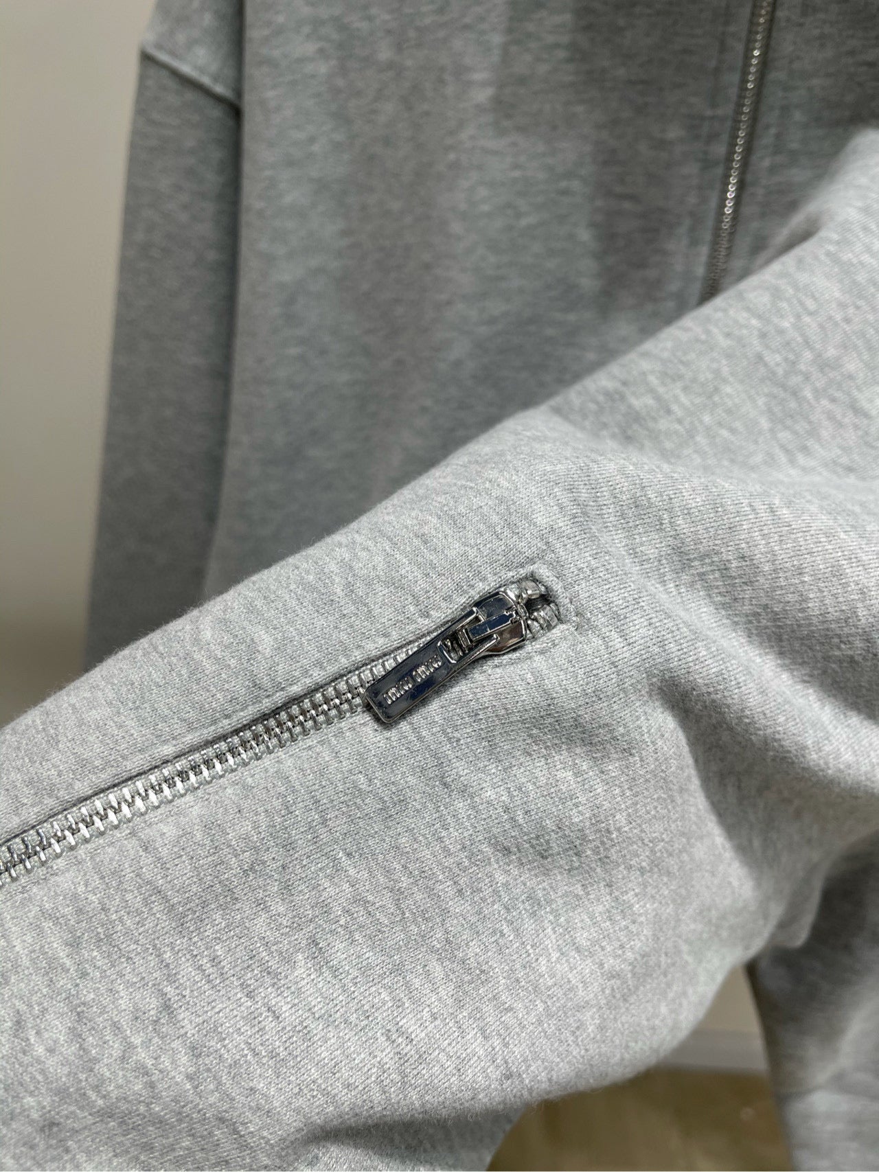 MIU M ZIP SWEATSHIRT