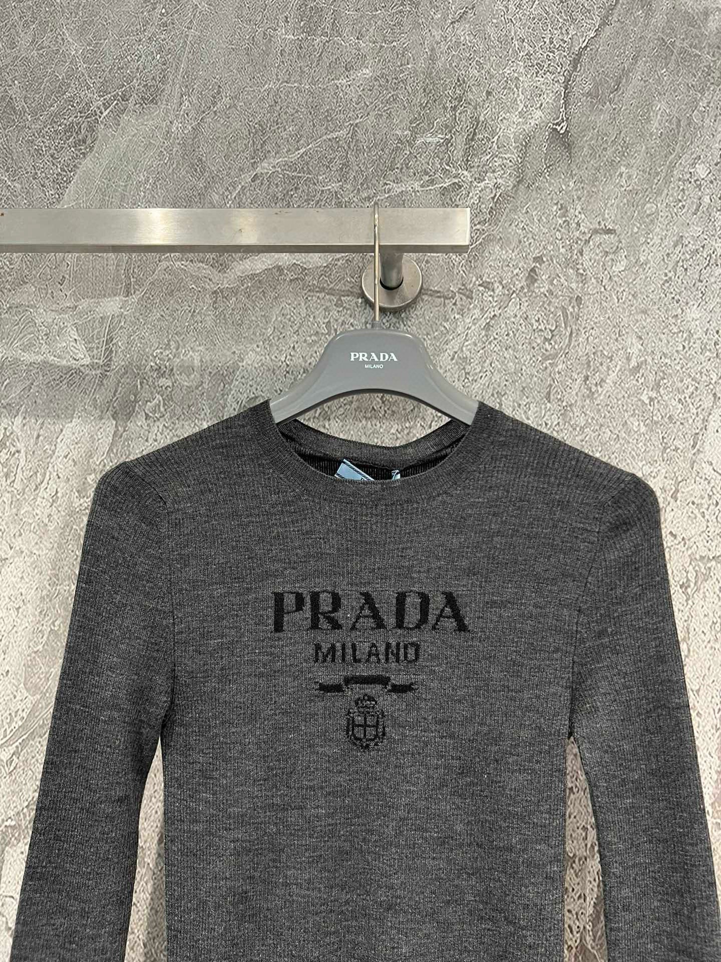 PD KNITTED TOP