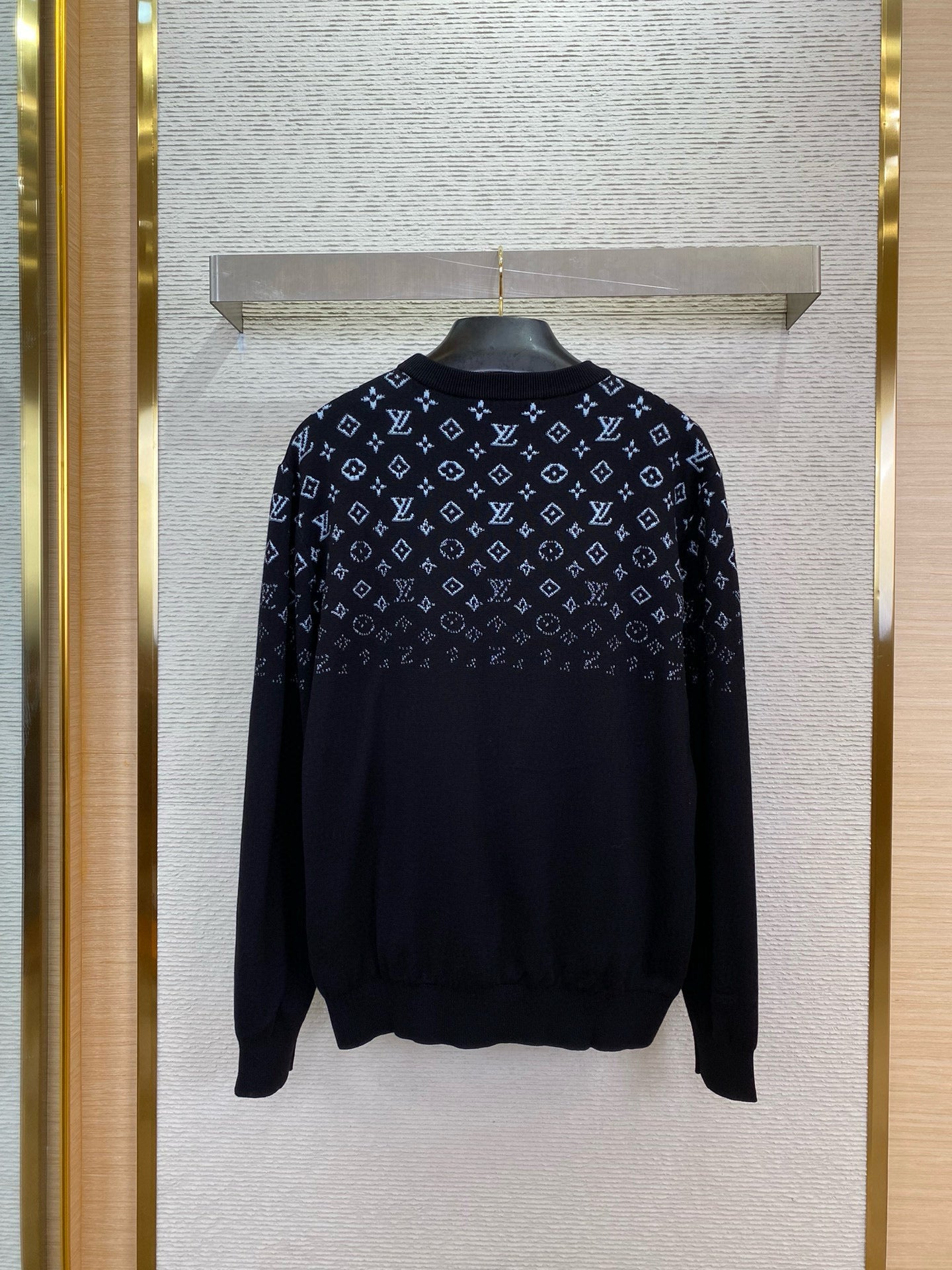 LOU JUMPER