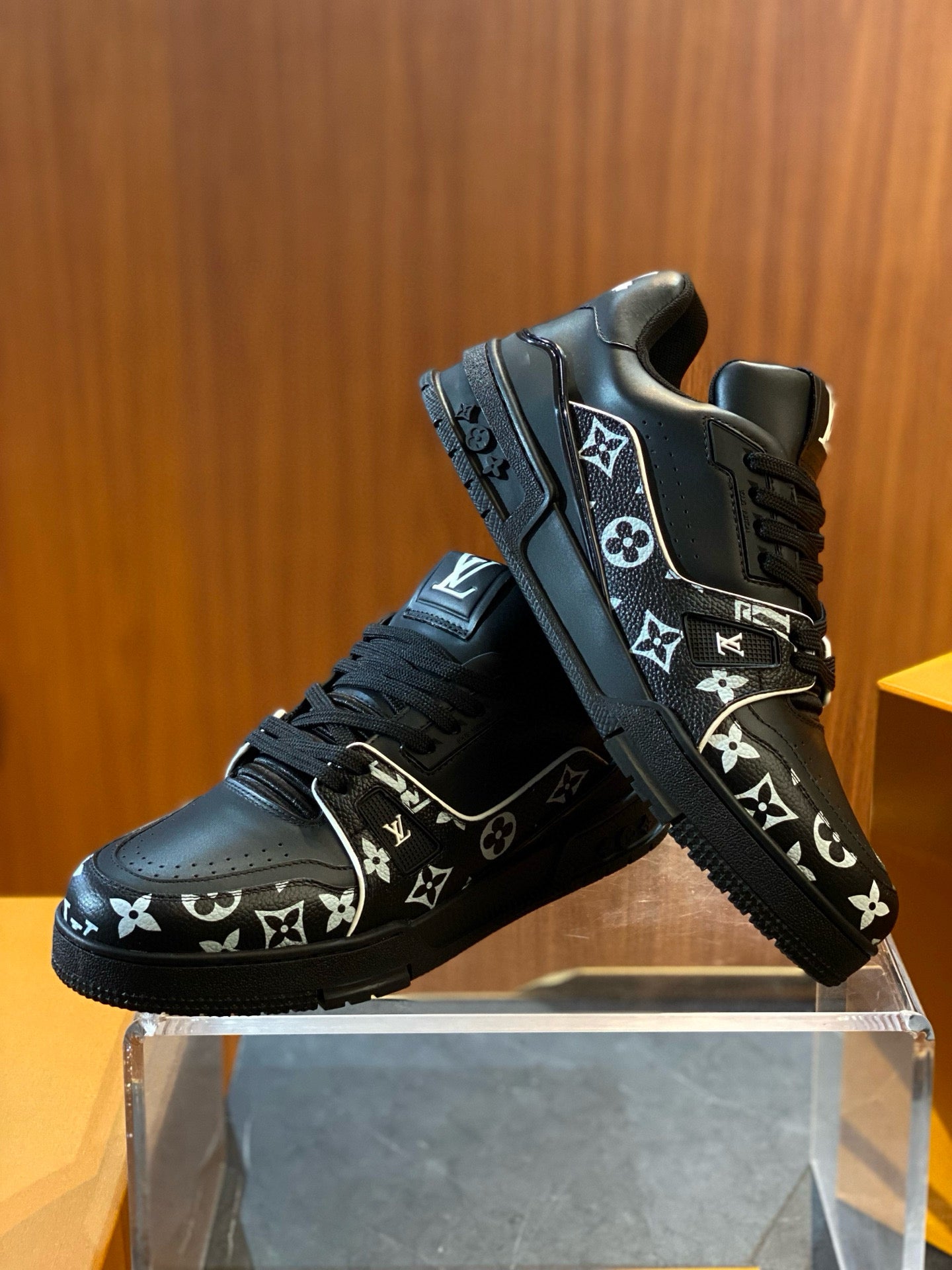LOU TRAINERS