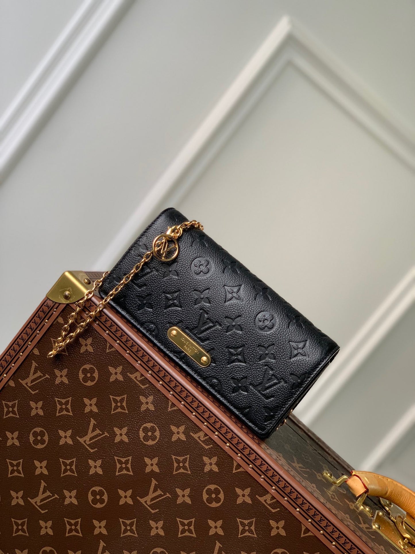 LOU LILY WALLET ON CHAIN