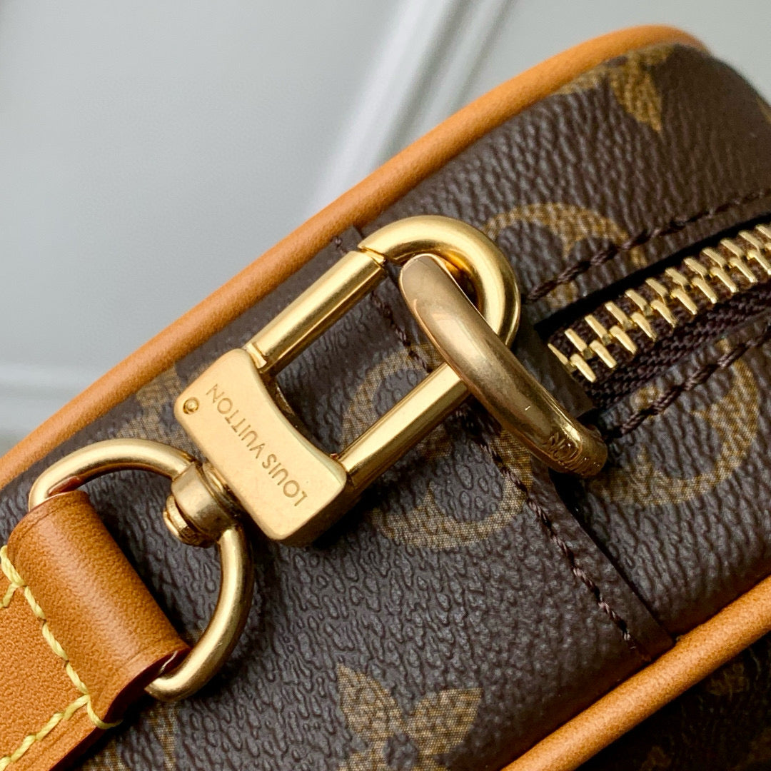 LOU TROCADERO WEARABLE WALLET