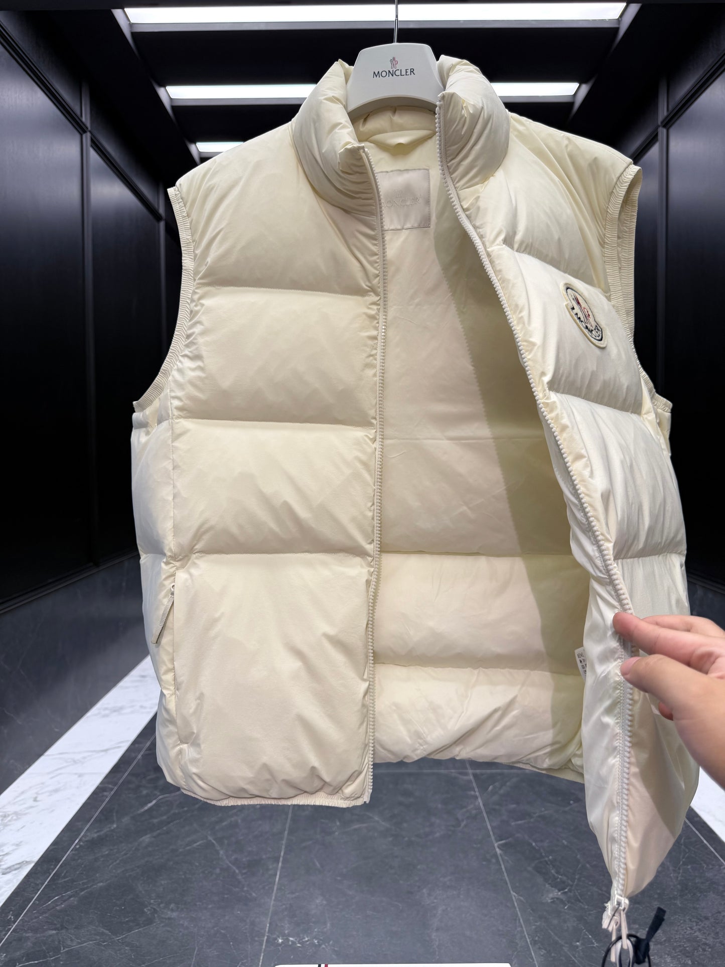 MONC ALMAZ VEST