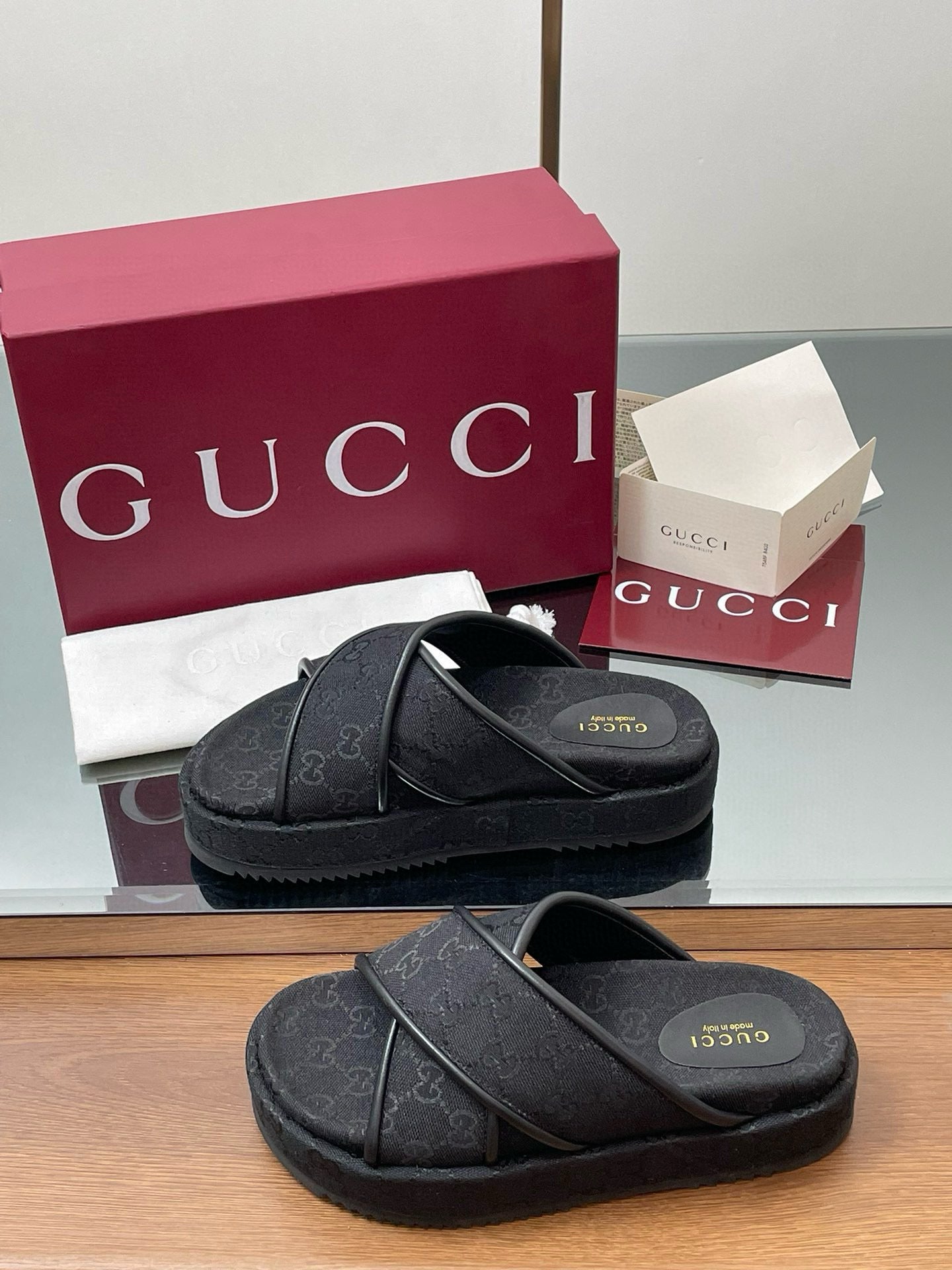 GG SANDALS