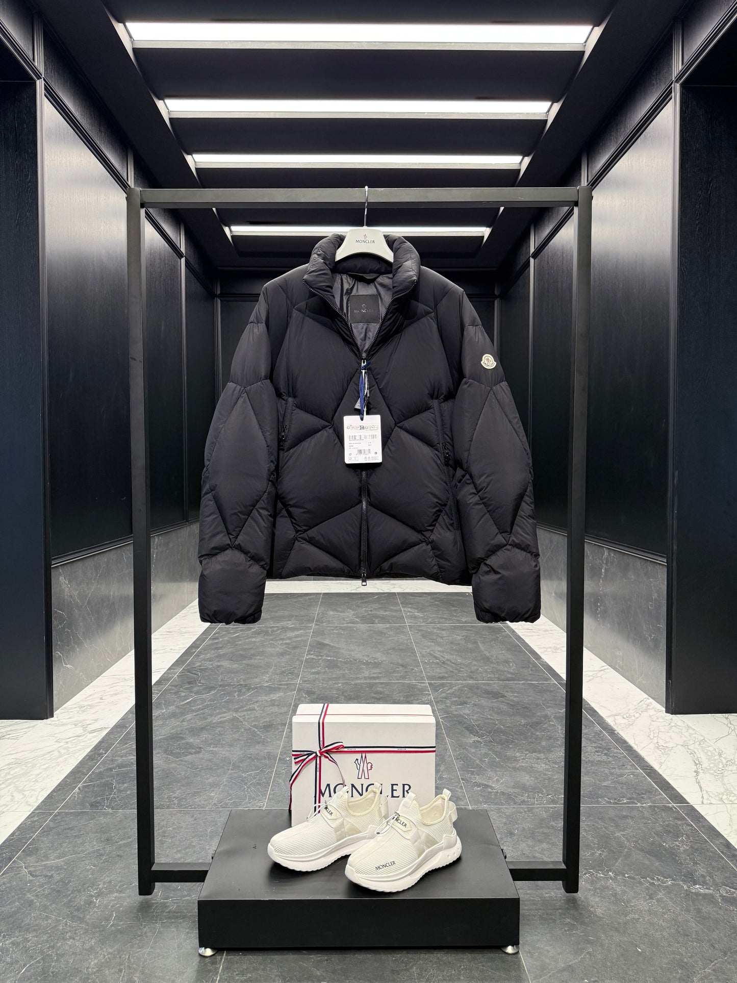 MONC VARDAR JACKET