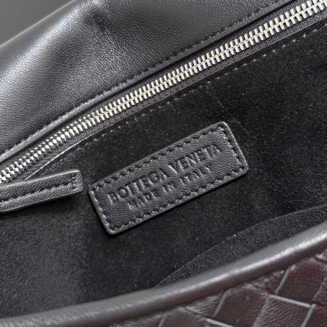 BOTT V VENETO FLAP MESSENGER BAG