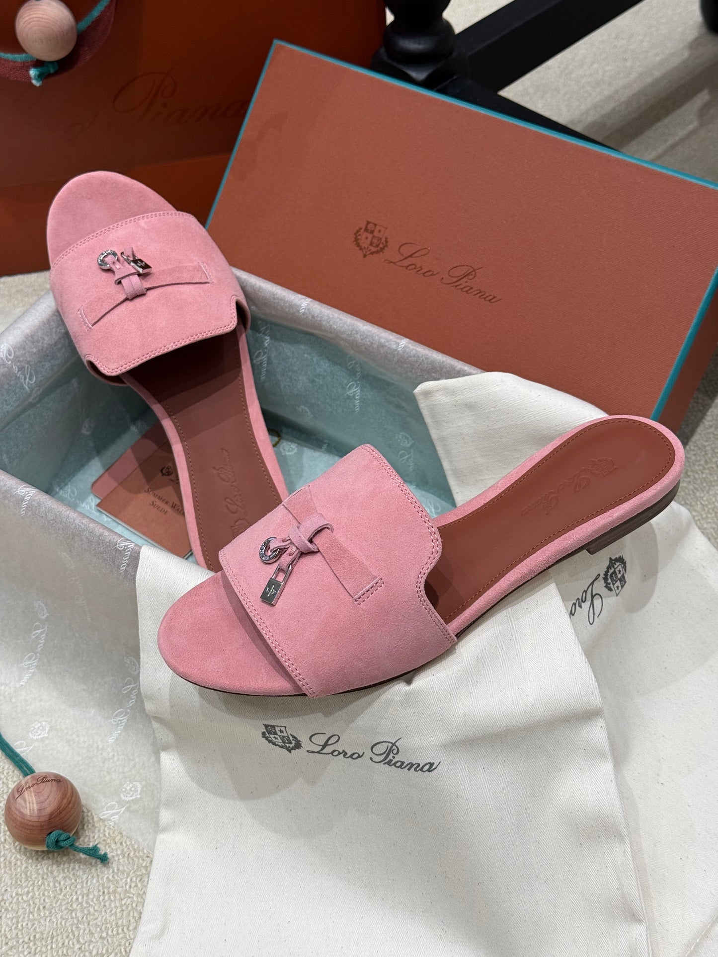LORO P SUMMER CHARM SLIPPER
