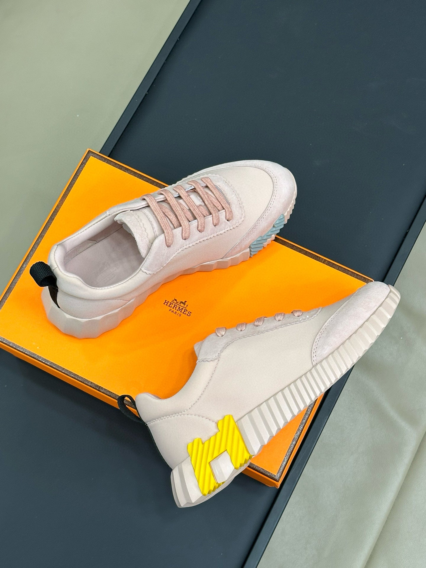HERM BOUNCING SNEAKER