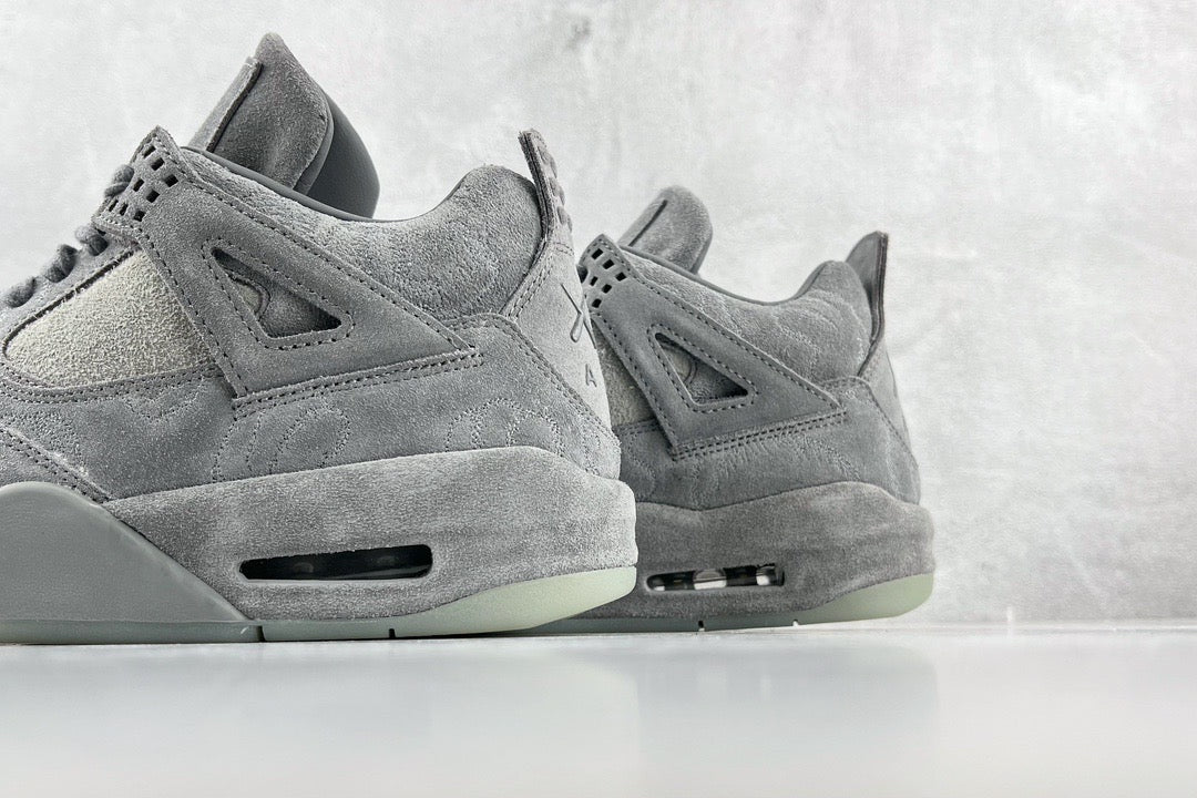 NIKE JORDAN 4