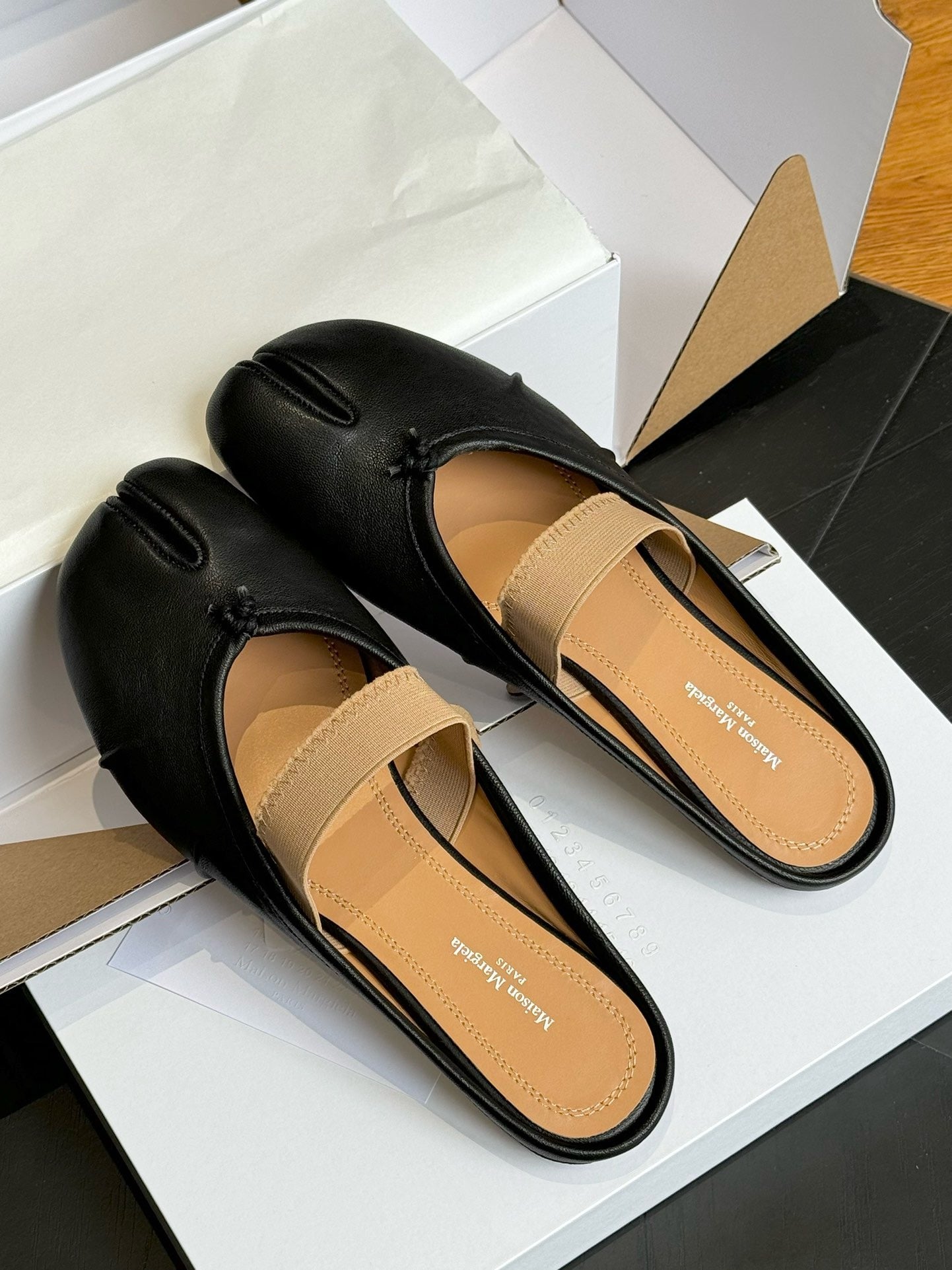 MAISON M TABI BALLET FLATS