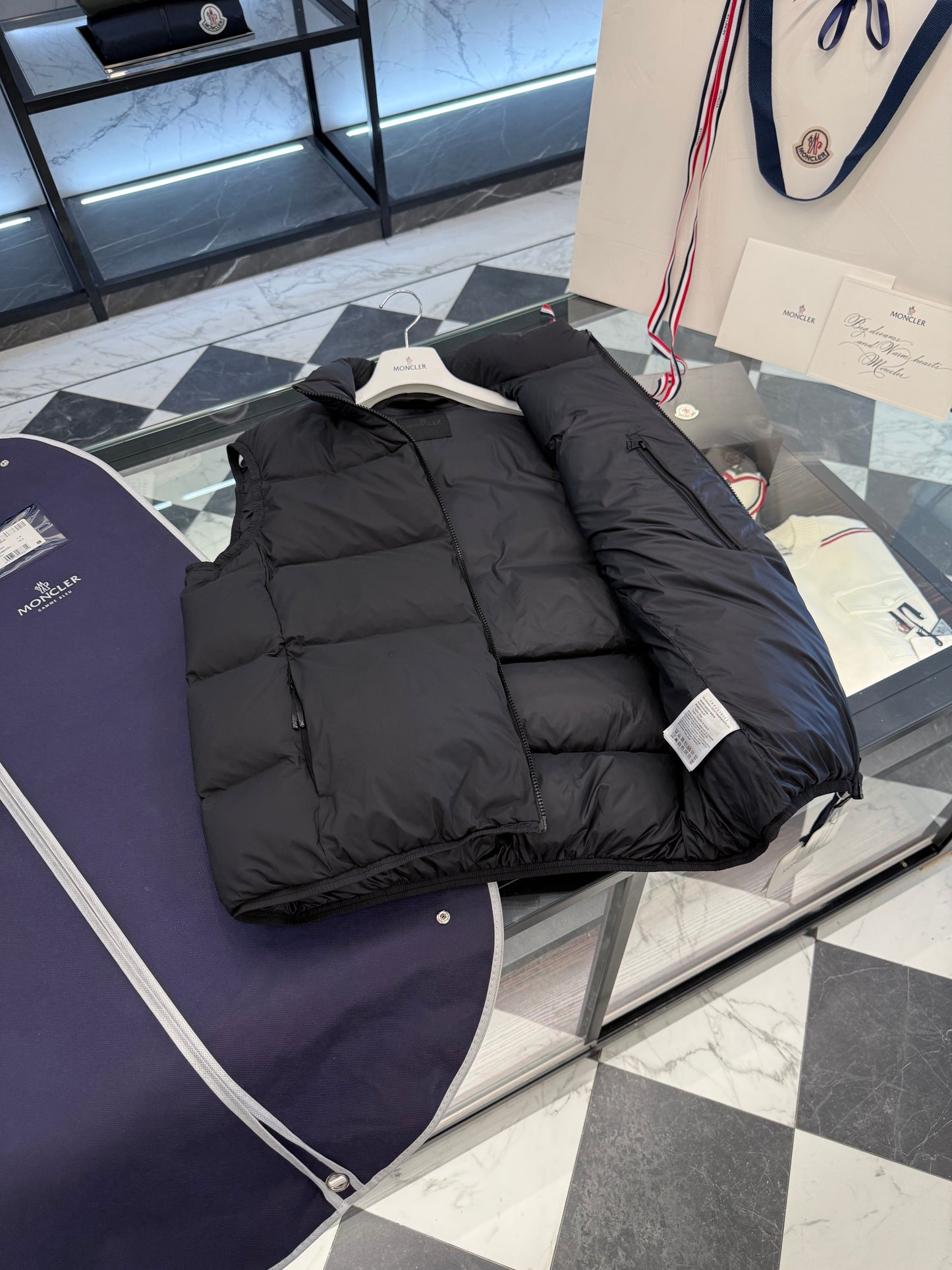 MONC ALMAZ VEST