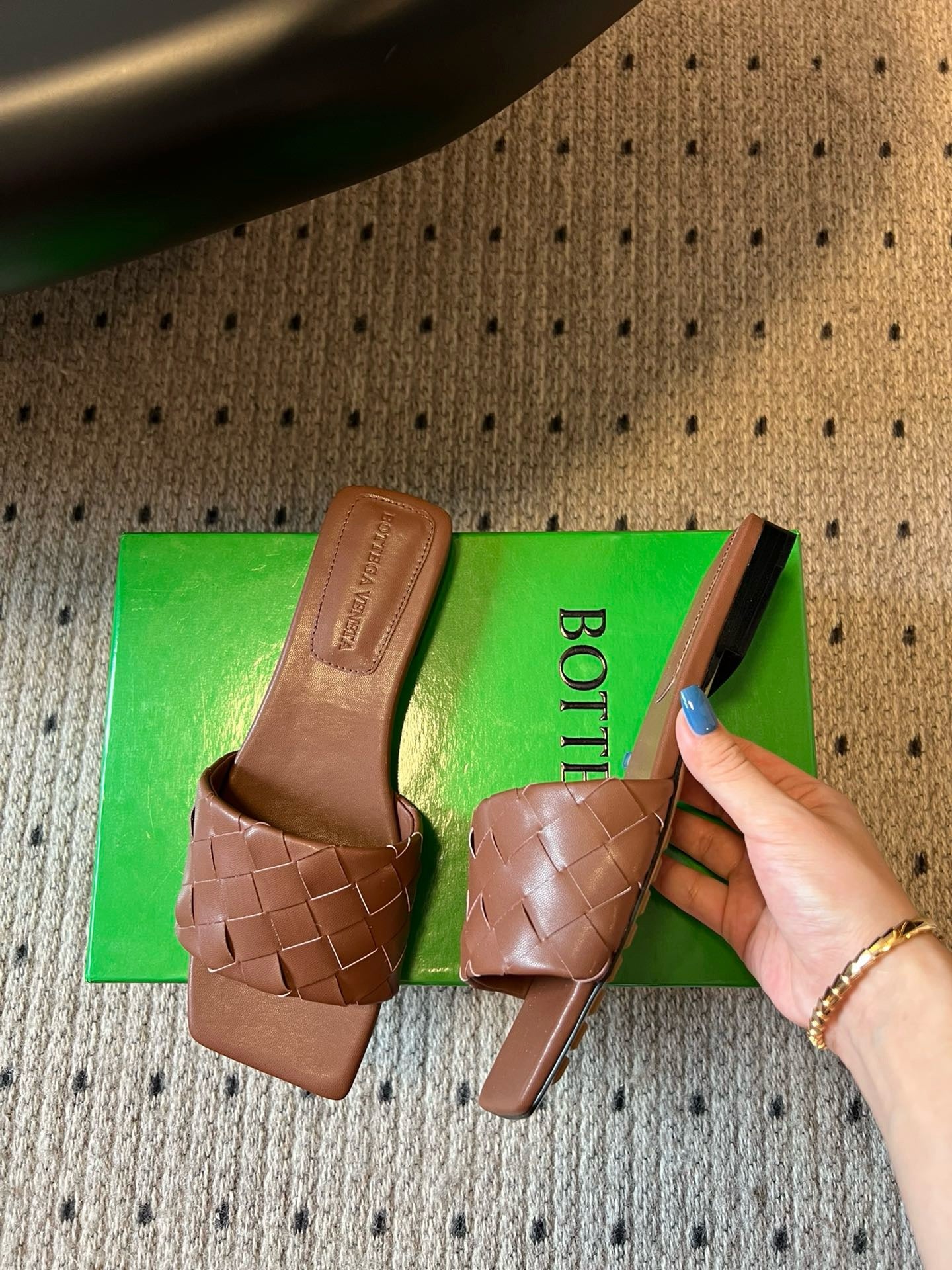 BOTT V SANDALS