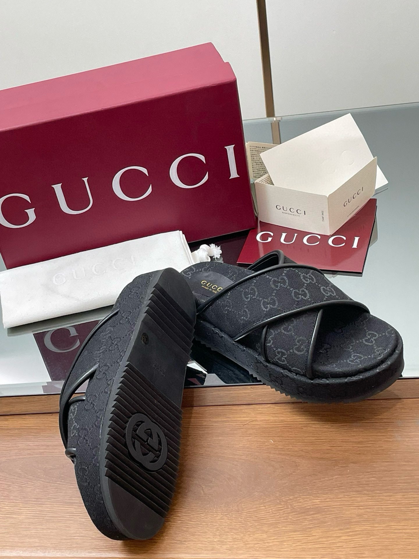 GG SANDALS