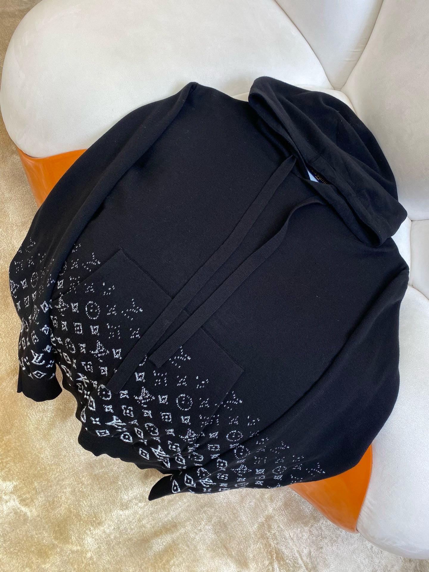 LOU HOODIE