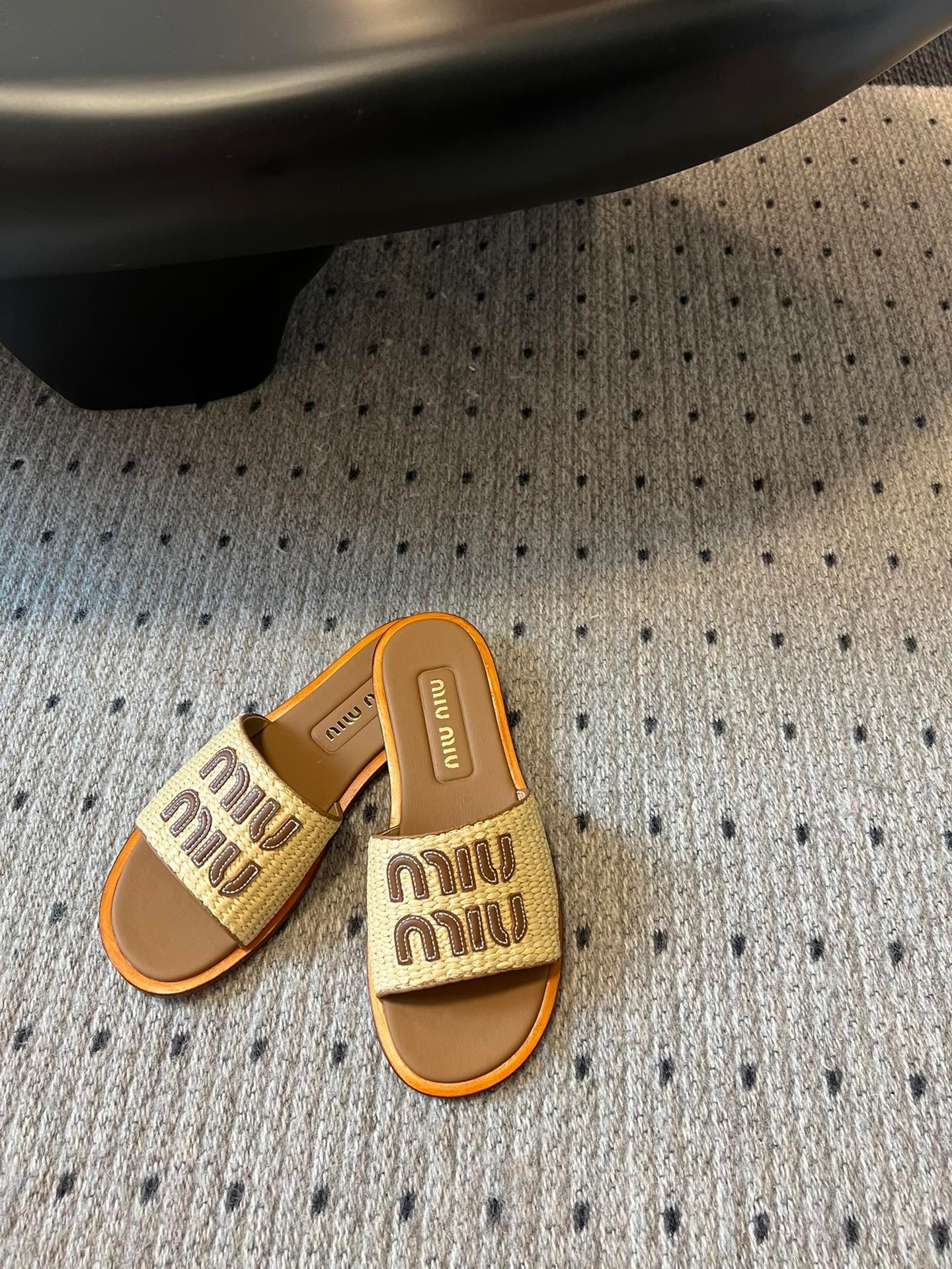 MIU M SLIDES