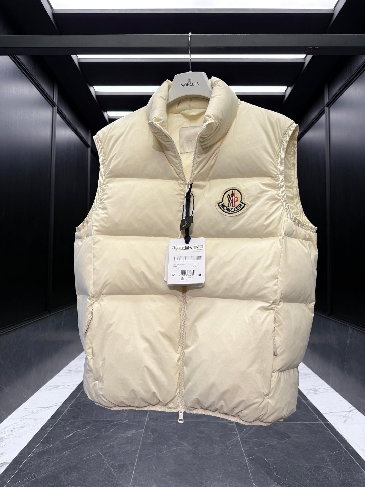 MONC ALMAZ VEST
