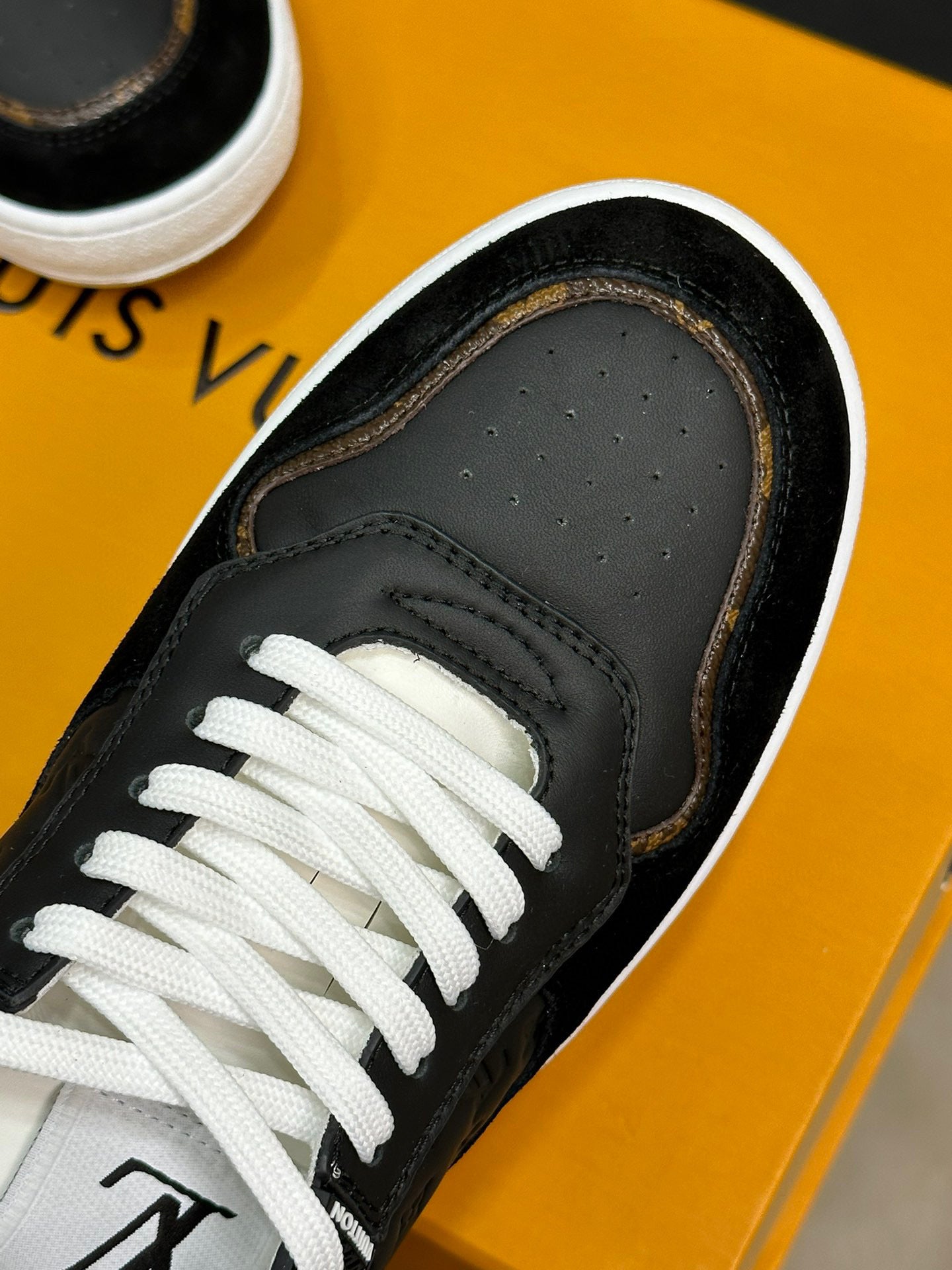 LOU TRAINERS