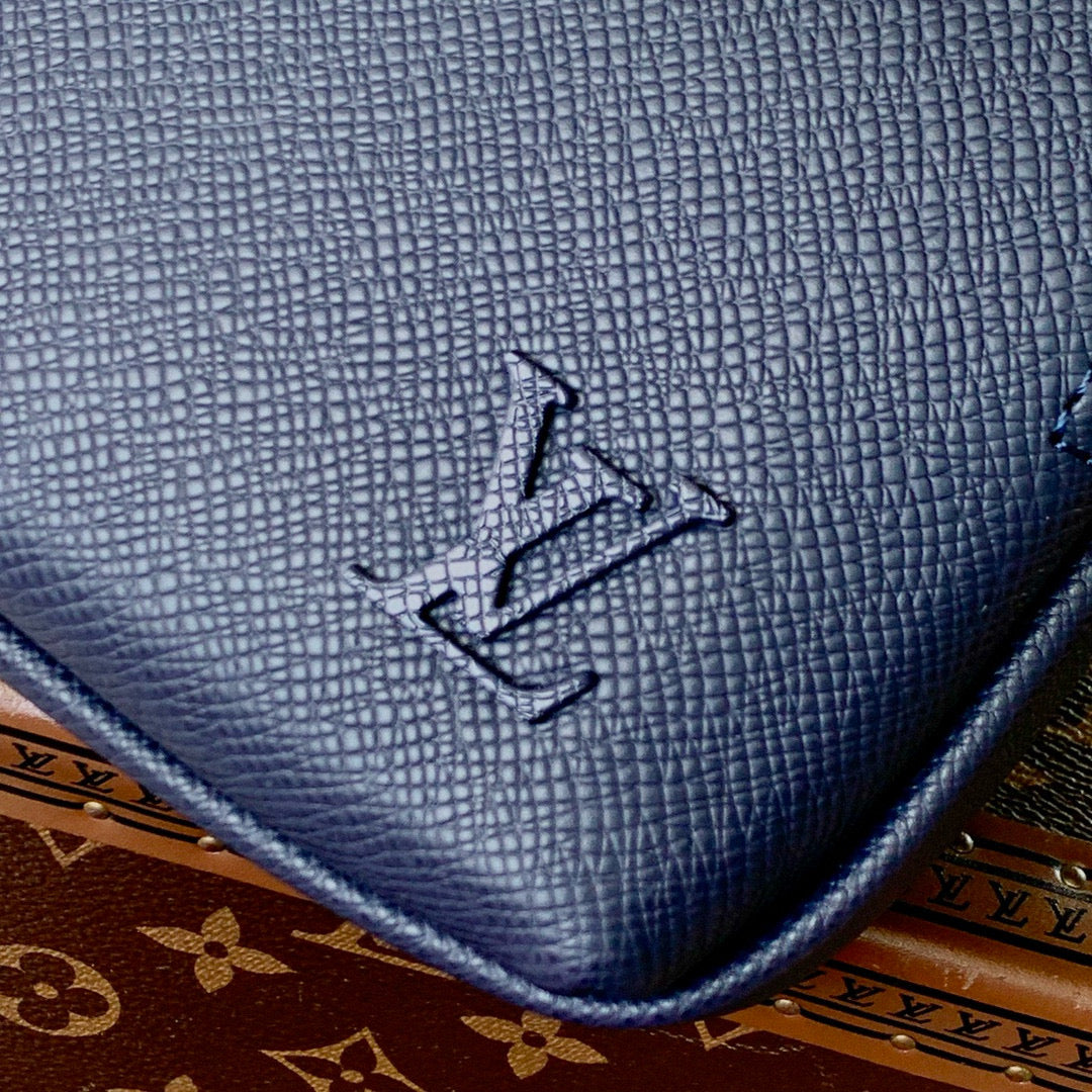 LOU AVENUE MESSENGER BAG