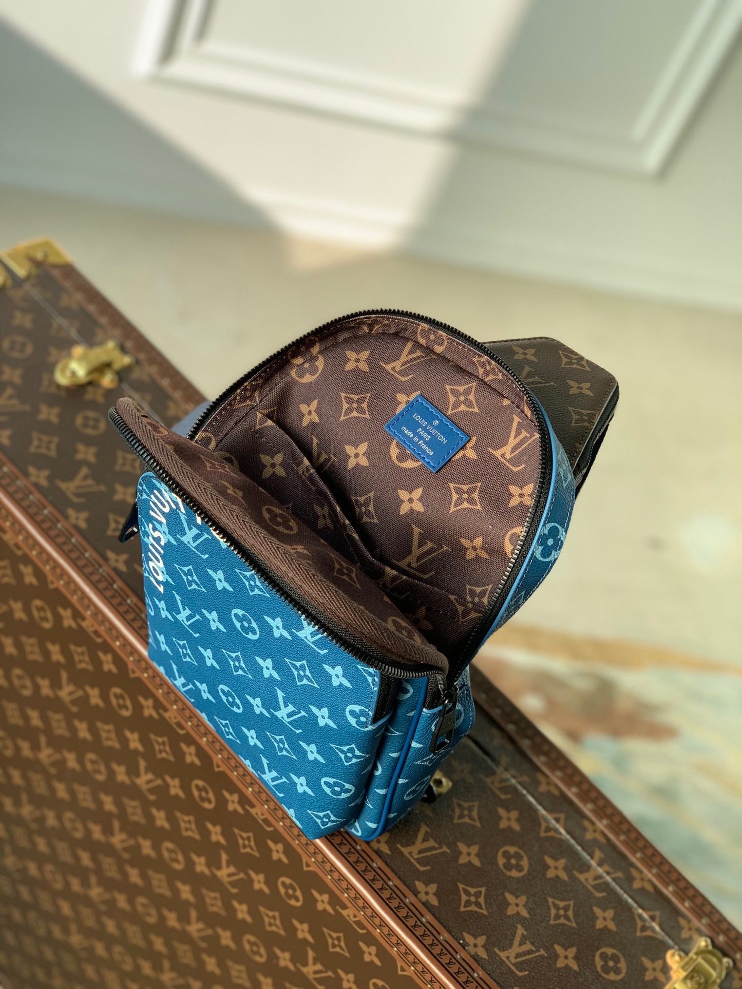 LOU NM AVENUE SLINGBAG