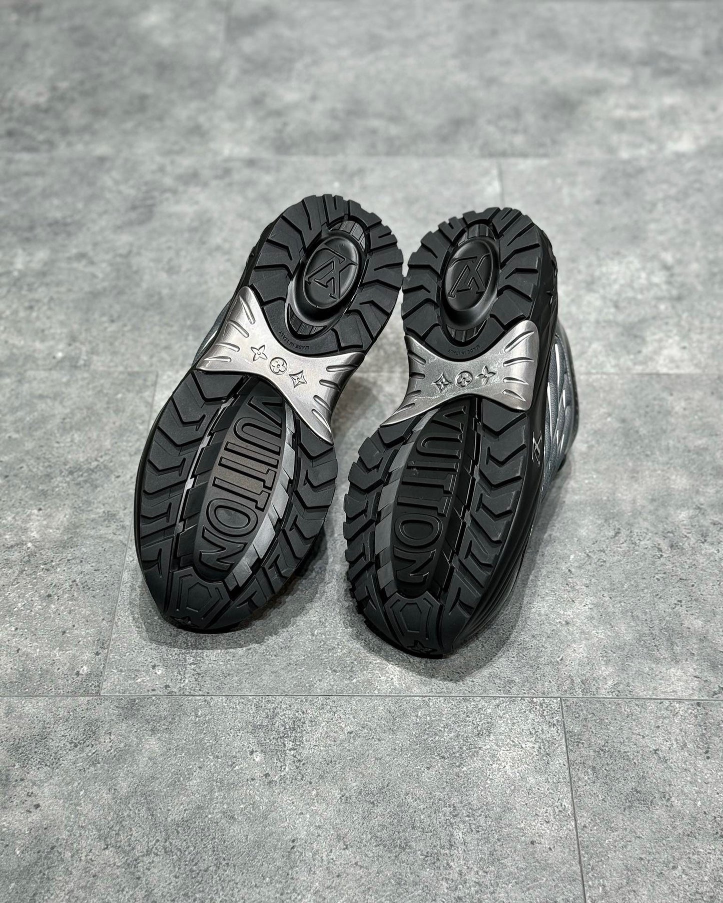 LOU DISCOVERY TRAINERS
