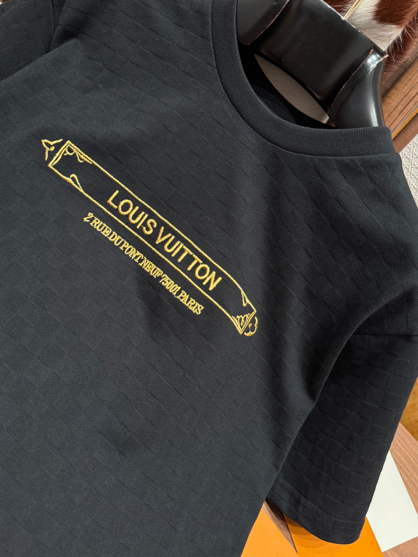 LOU T-SHIRT