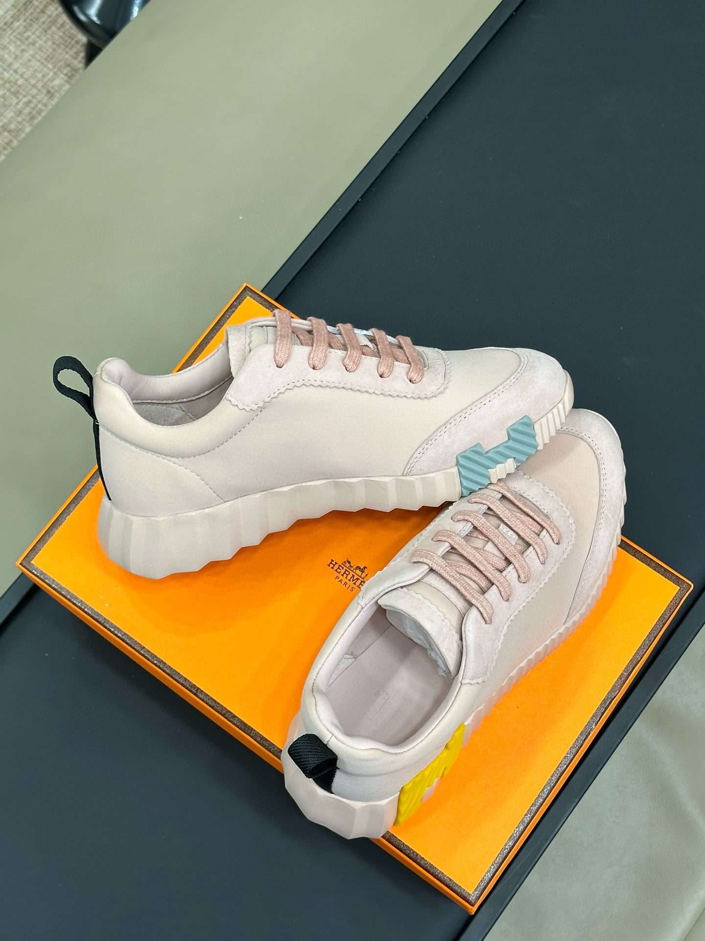 HERM BOUNCING SNEAKER