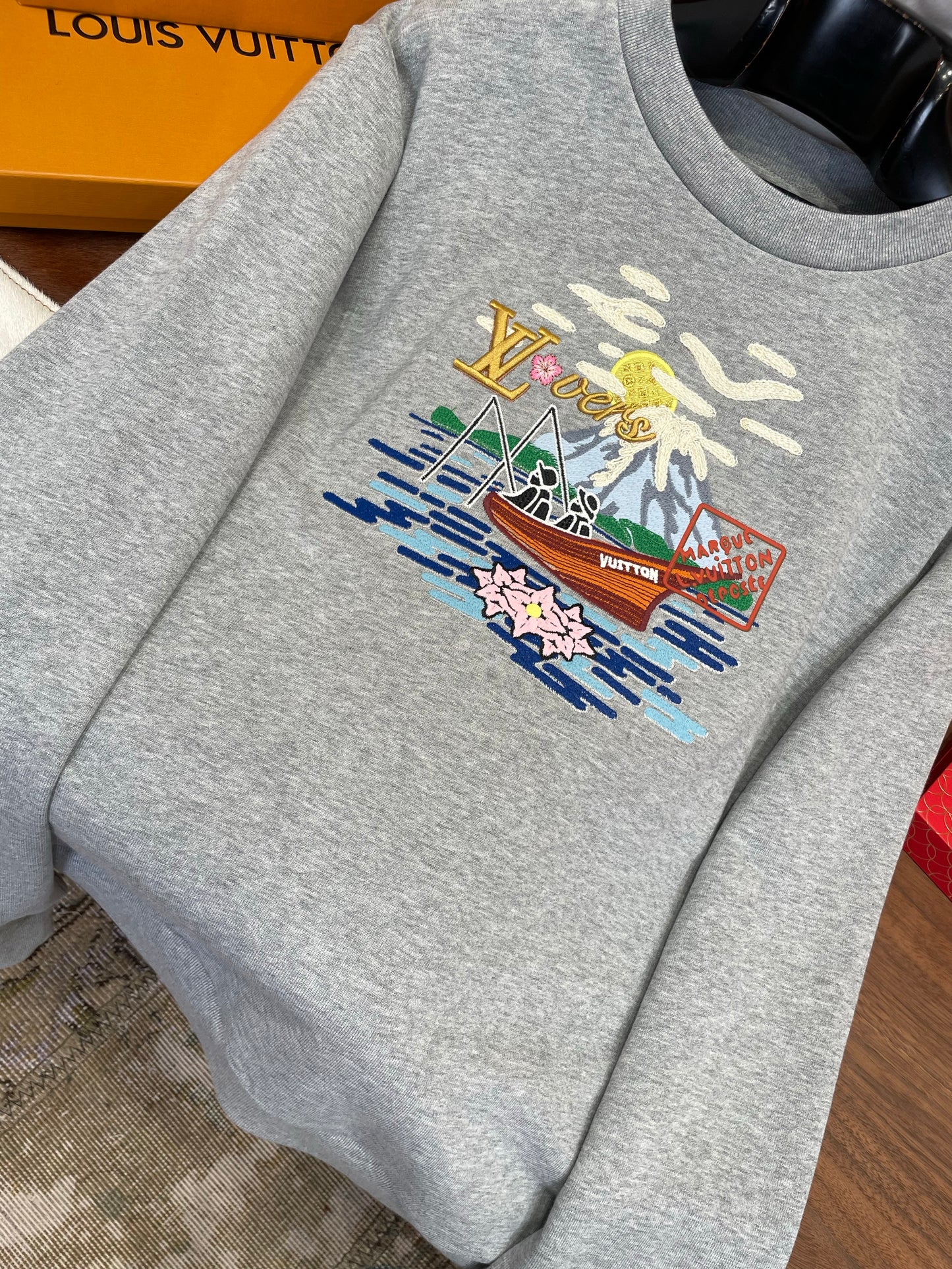 LOU SWEATSHIRT