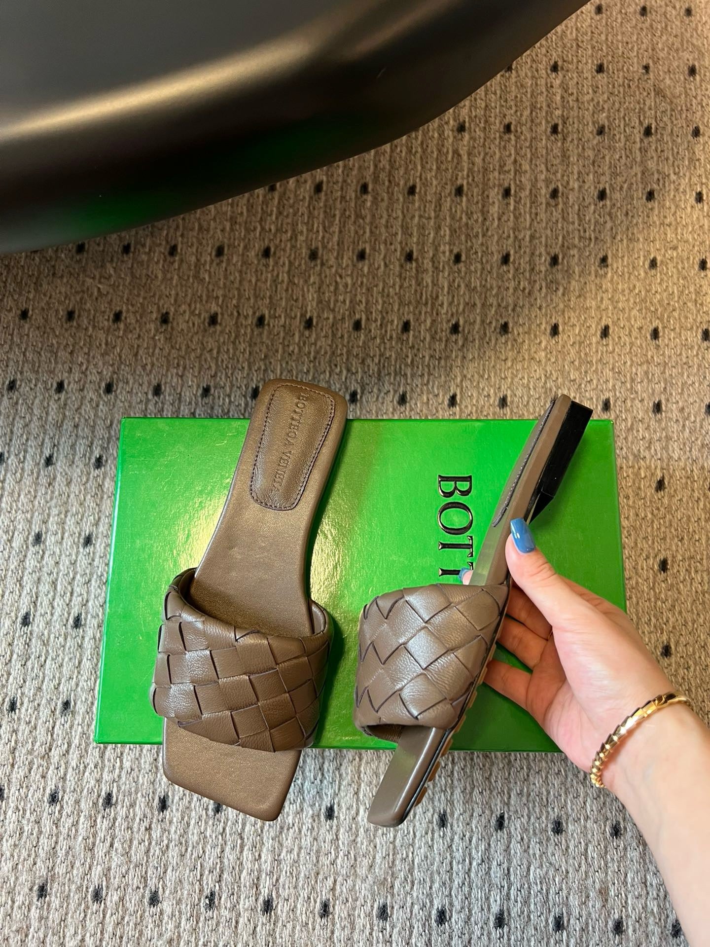 BOTT V SANDALS