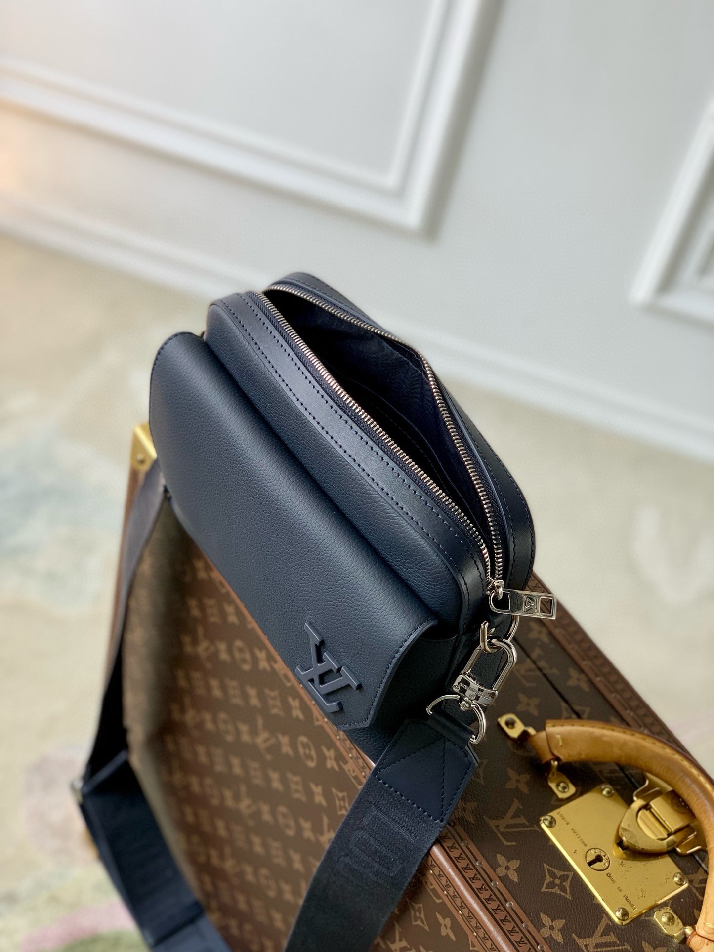LOU FASTLINE MESSENGER BAG