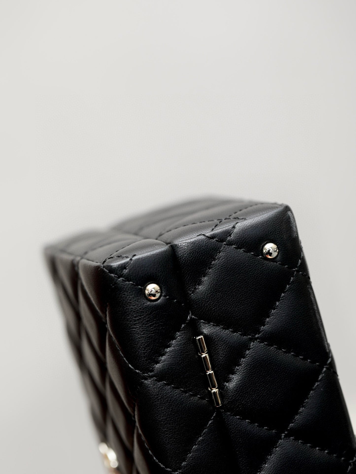 CC SMALL BOX CHAIN BAG