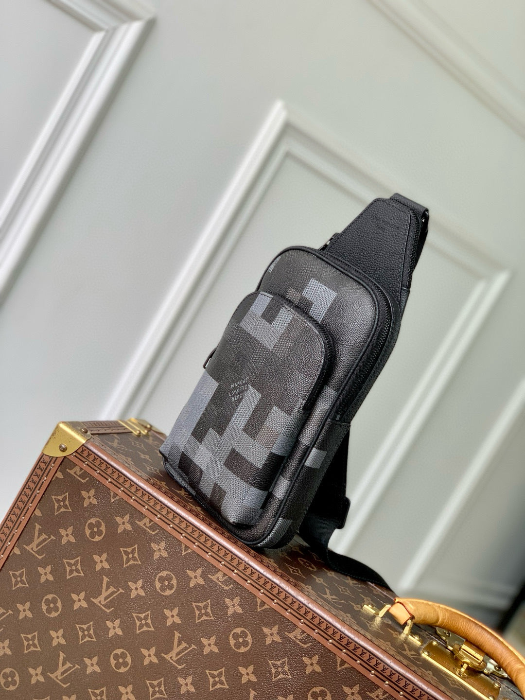 LOU AVENUE SLINGBAG
