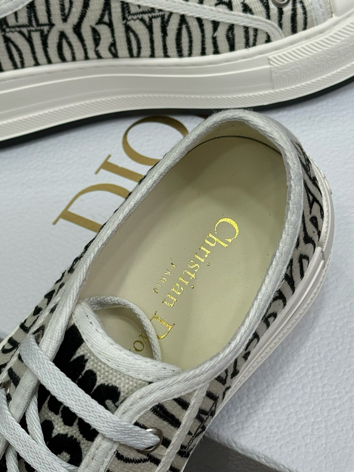 CD PLATFORM SNEAKER