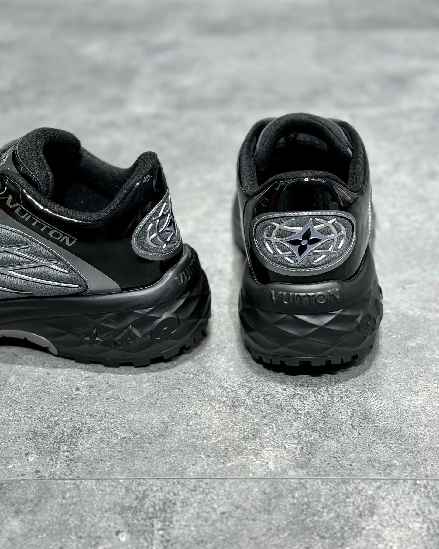 LOU DISCOVERY TRAINERS