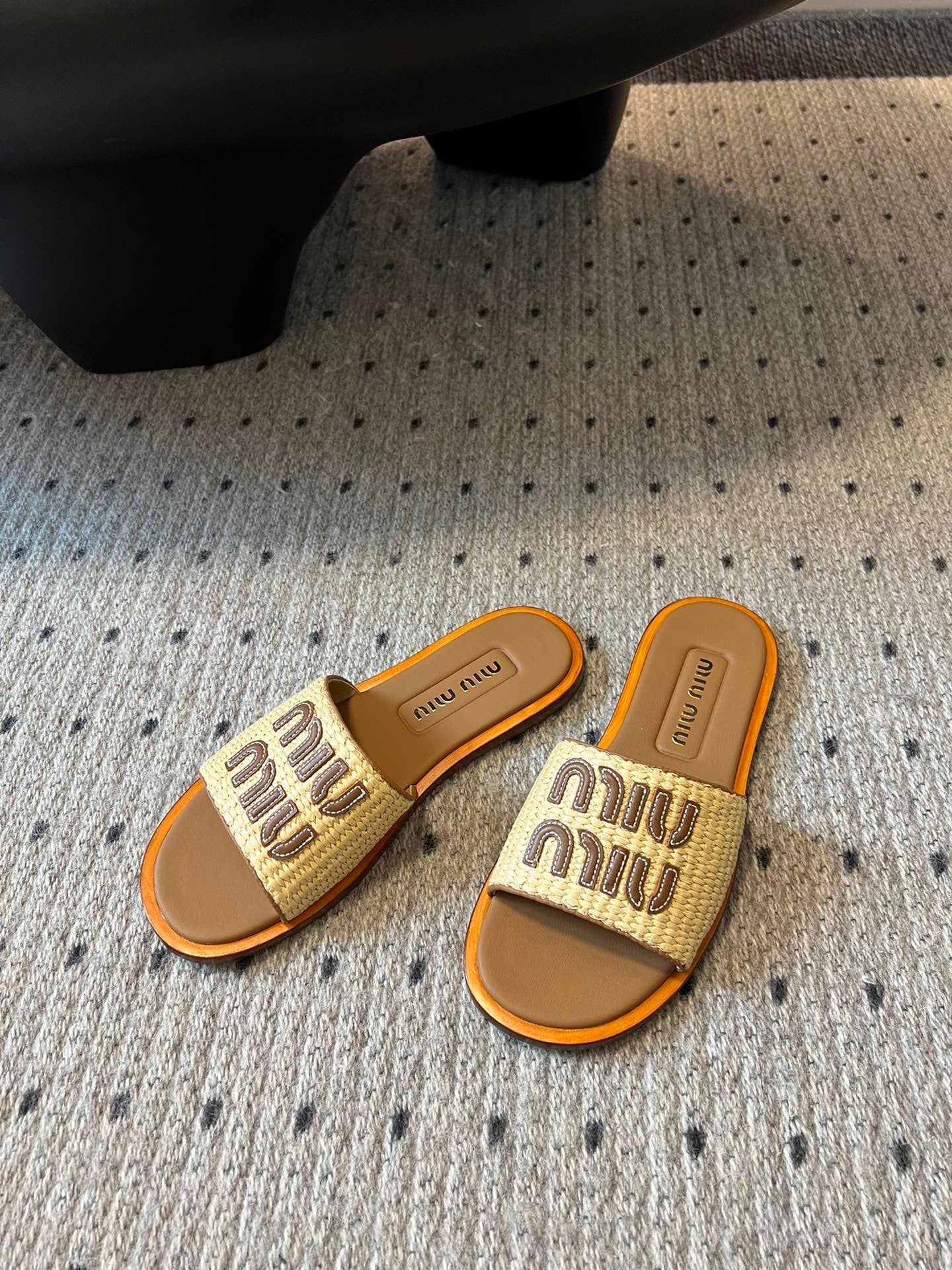 MIU M SLIDES