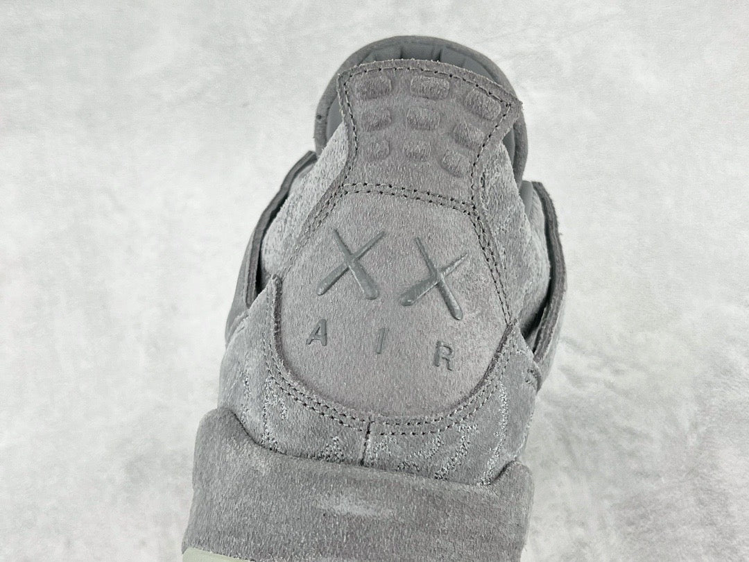 NIKE JORDAN 4