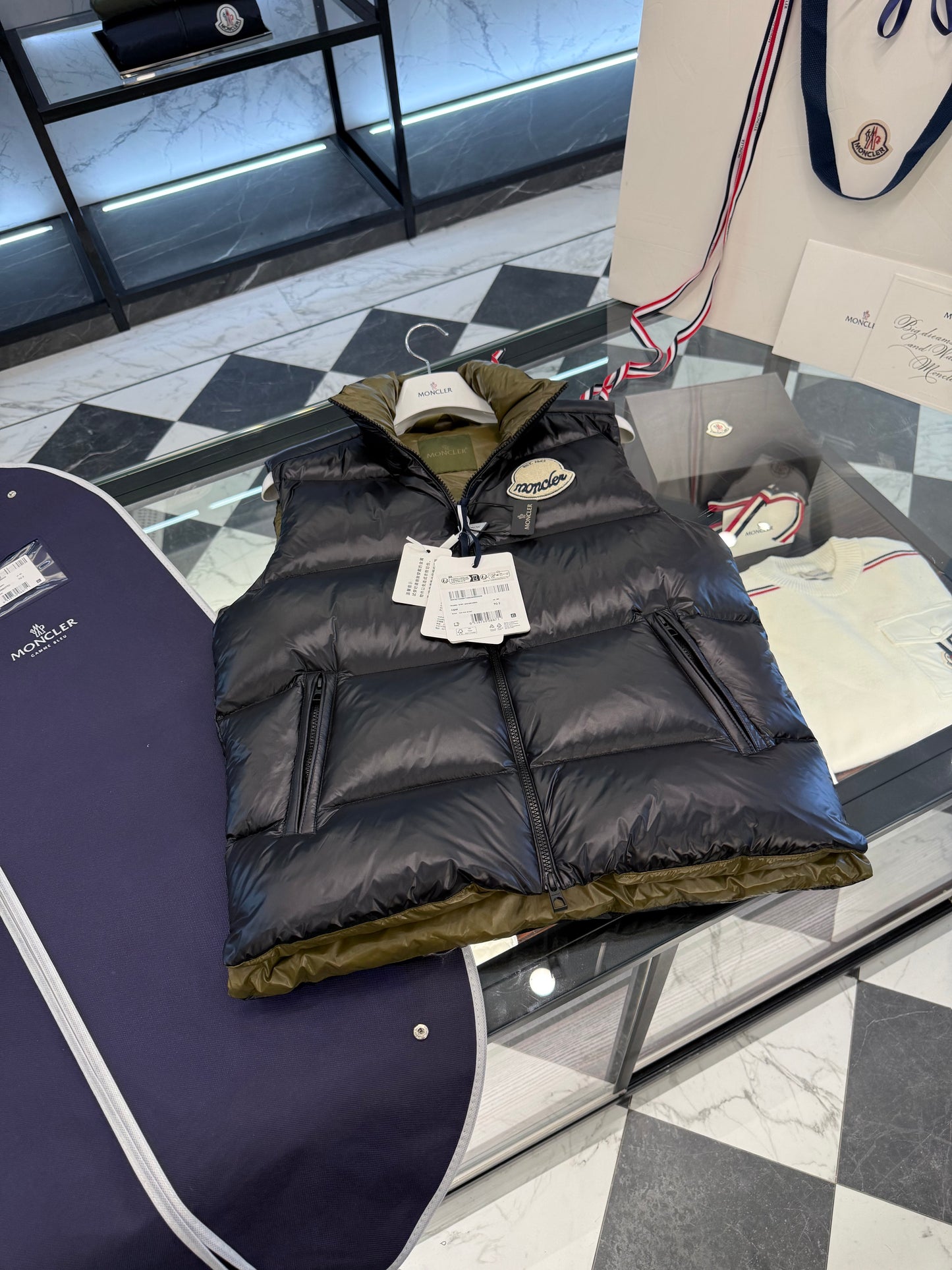 MONC LIPSI VEST