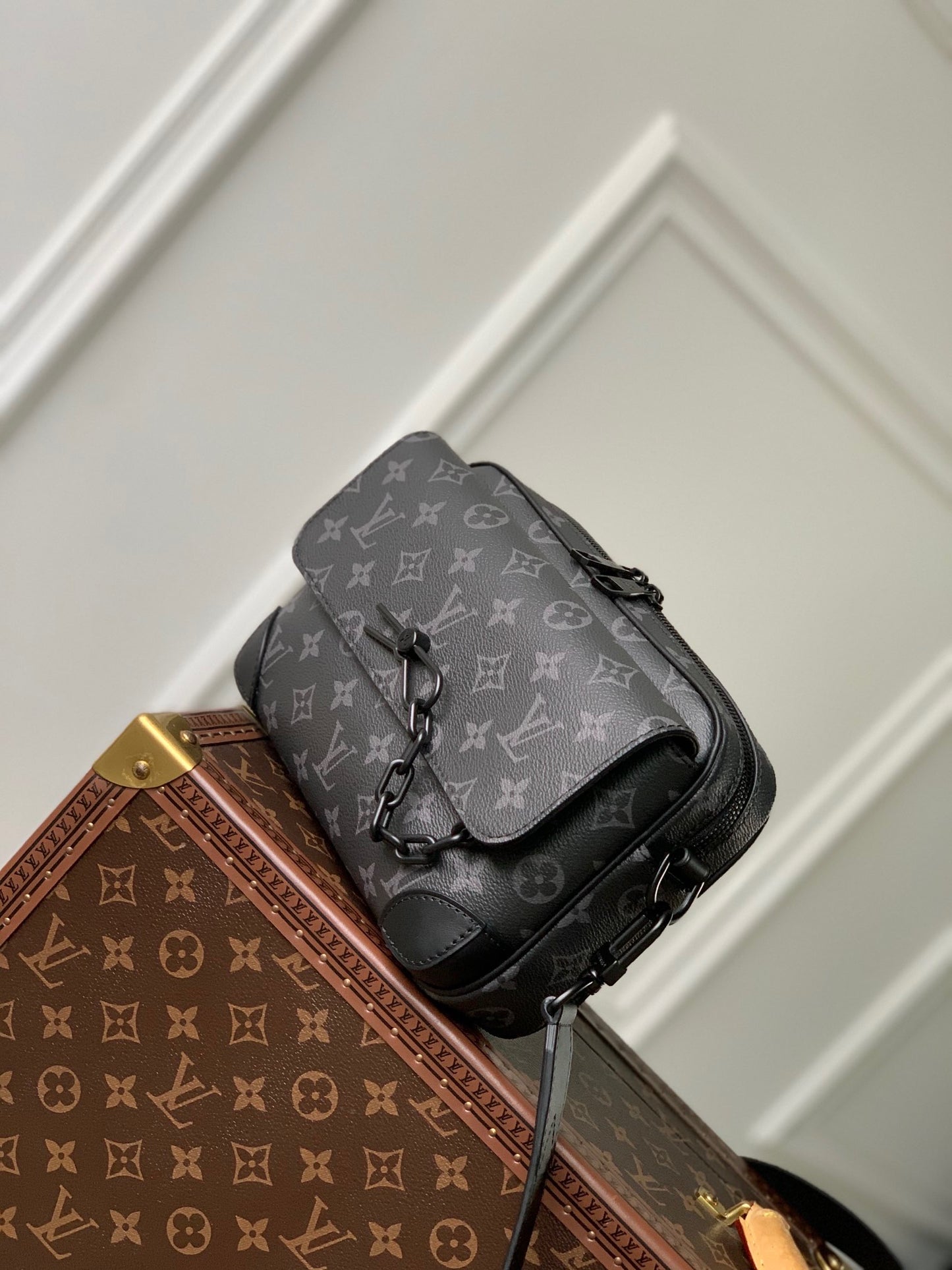 LOU STEAMER MESSENGER BAG