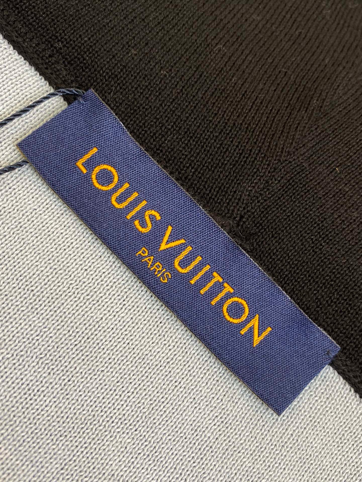LOU HOODIE