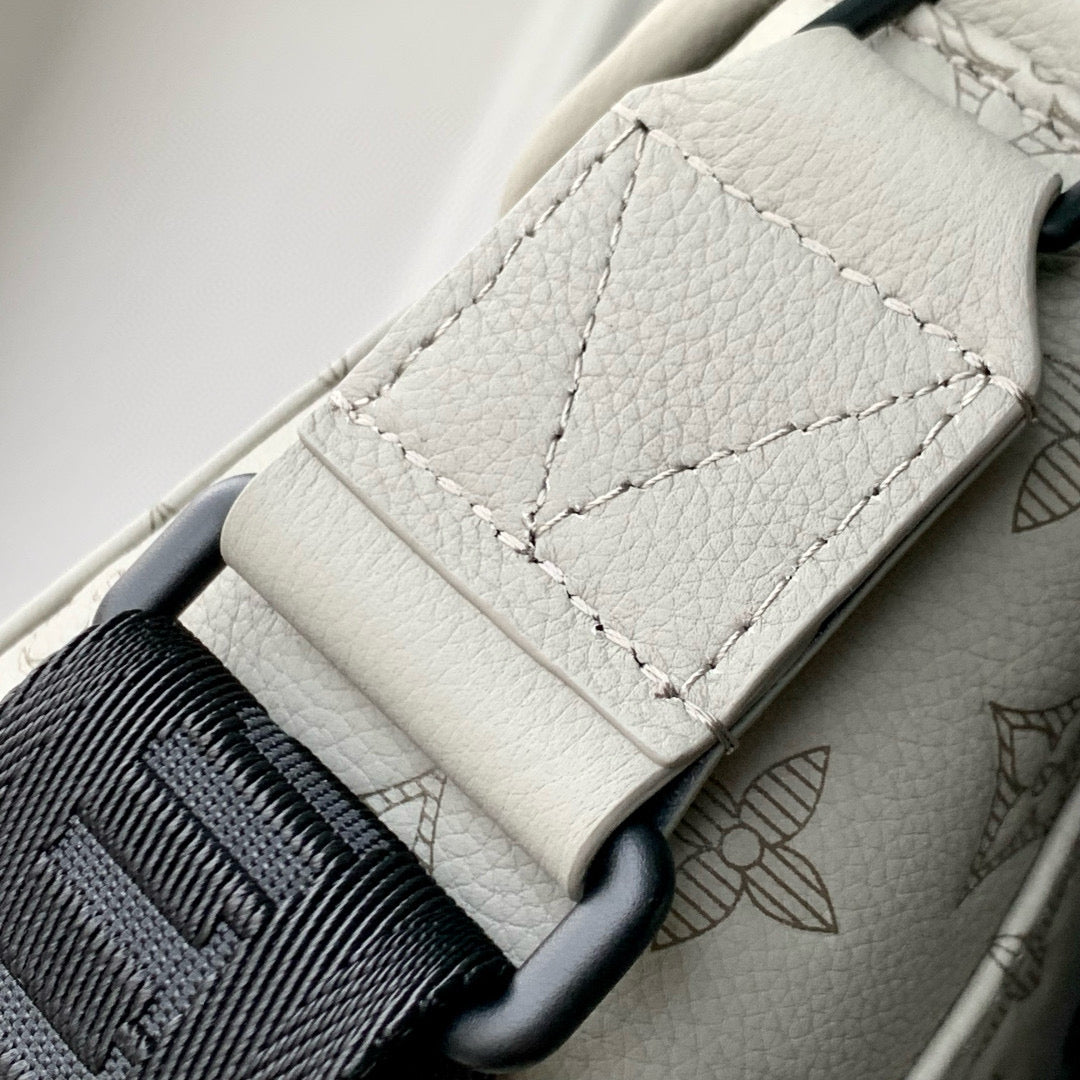 LOU PULSE MESSENGER BAG