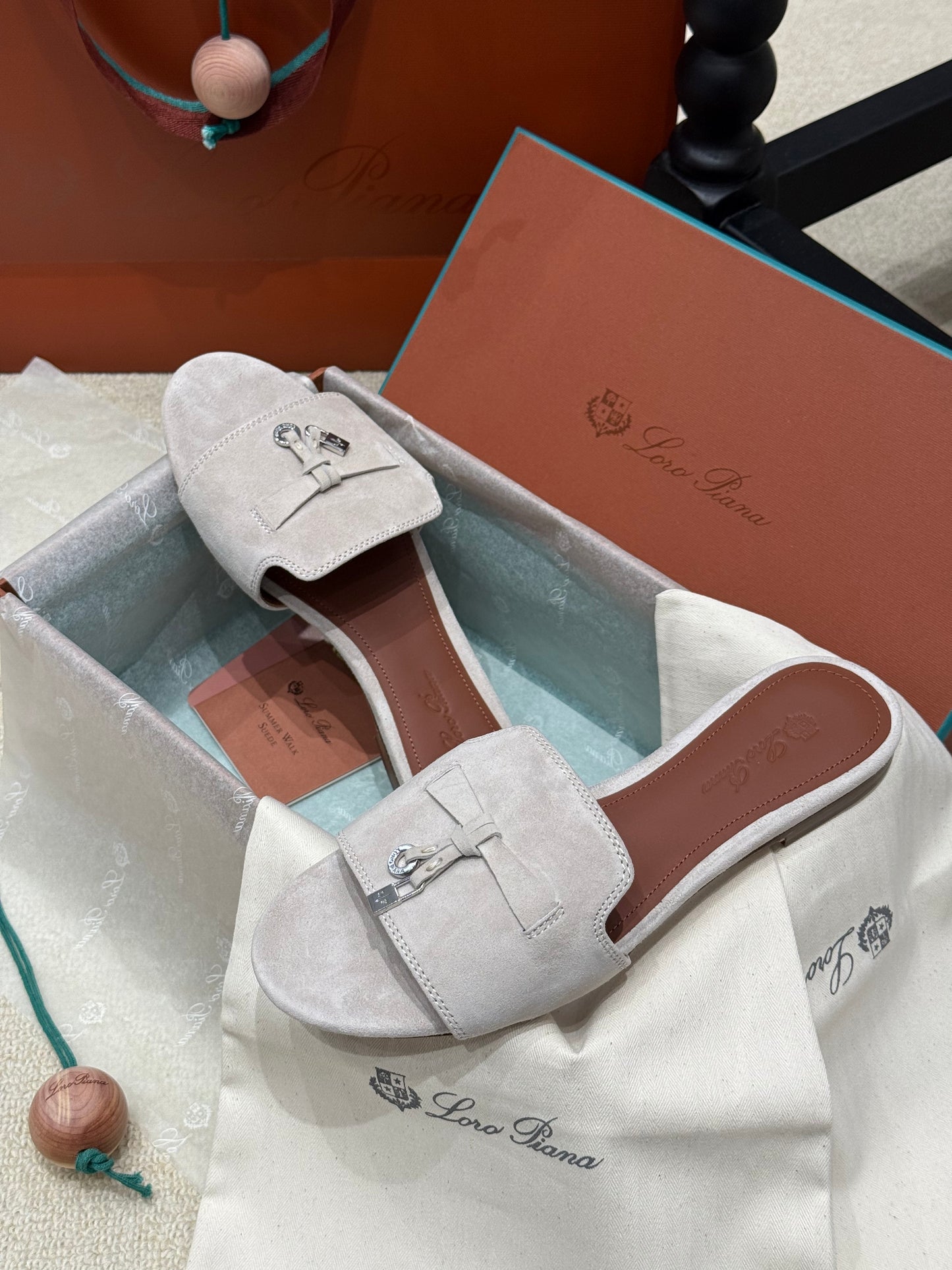 LORO P SUMMER CHARM SLIPPER