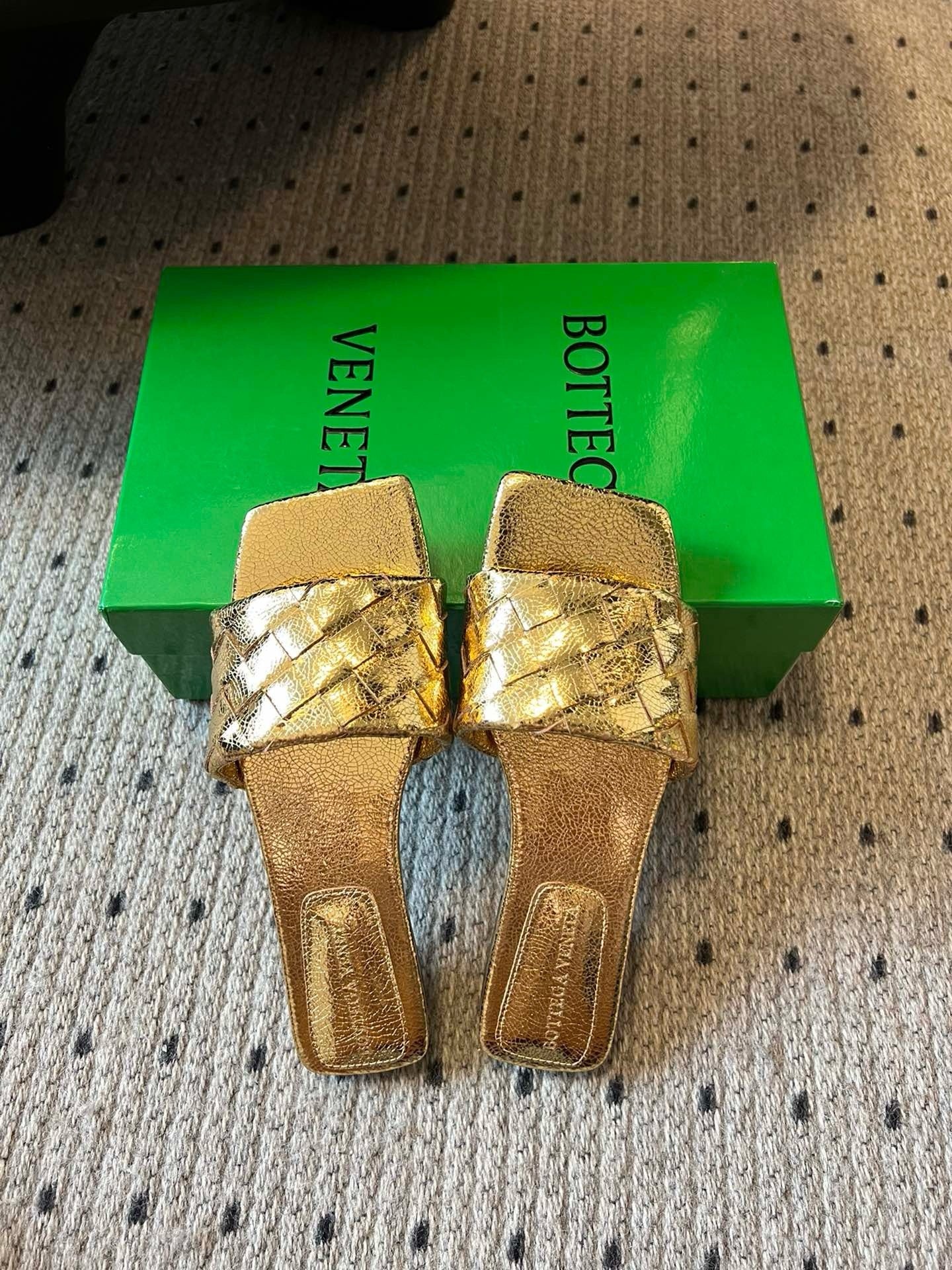 BOTT V SANDALS