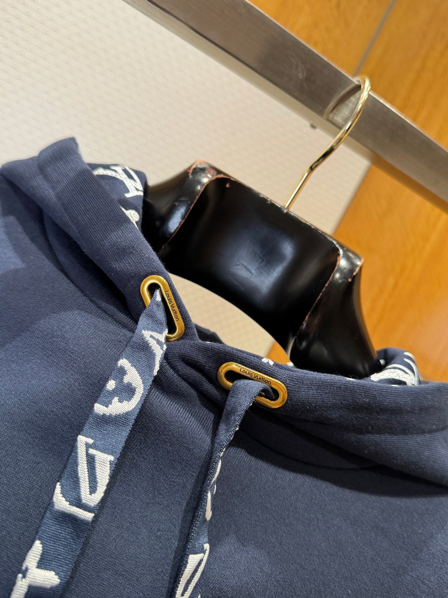 LOU HOODIE