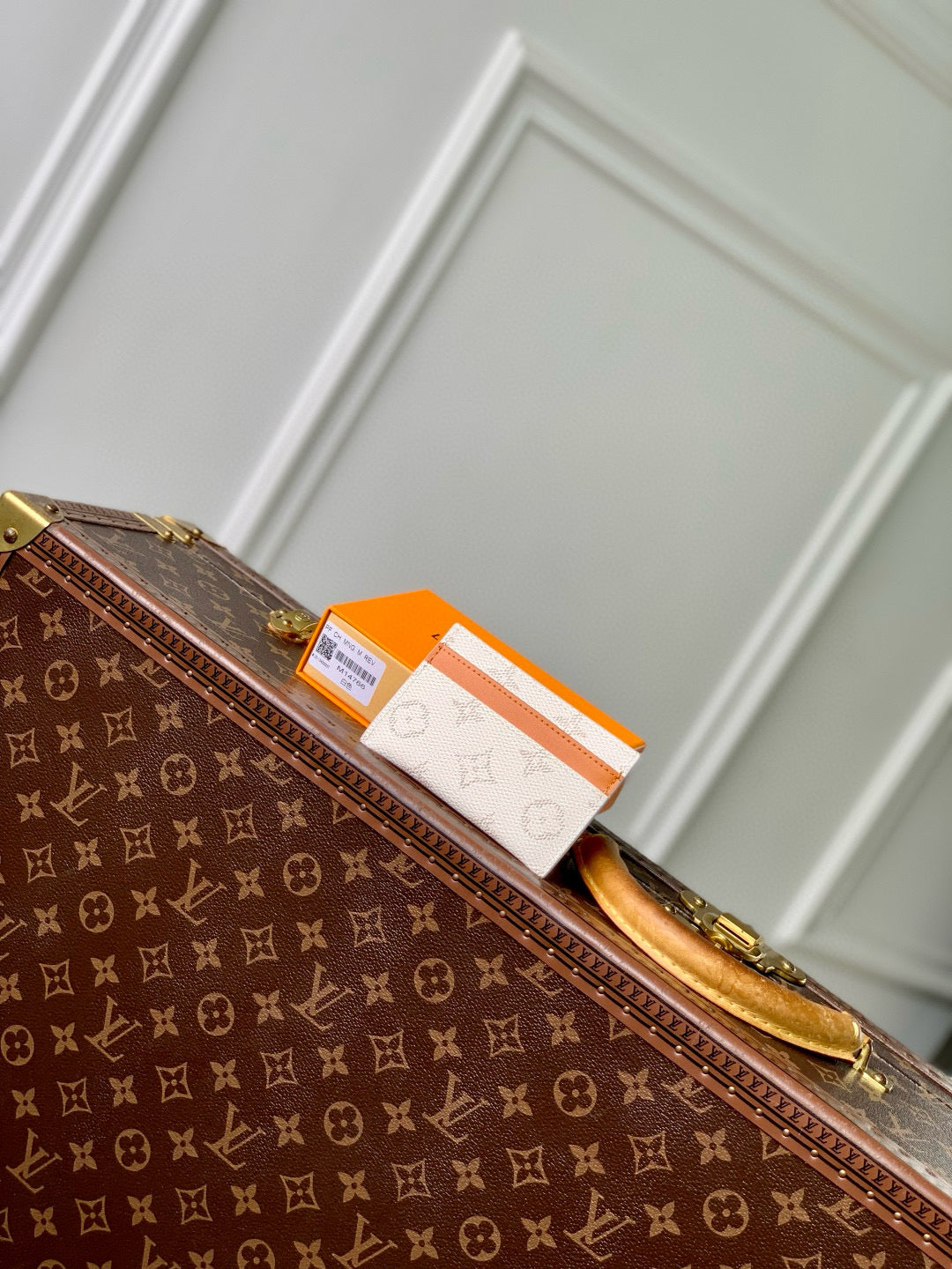 LOU CARD HOLDER