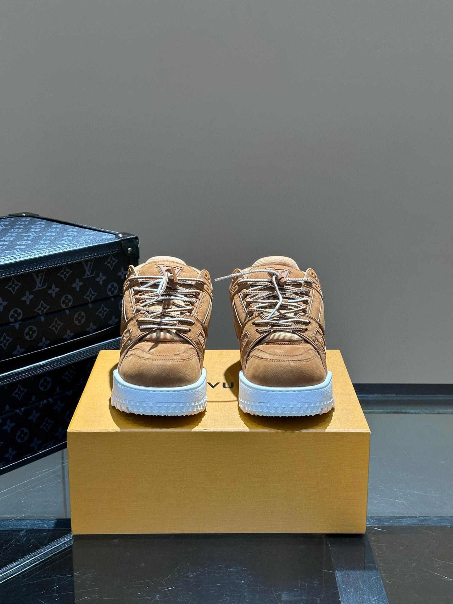 LOU TRAINERS
